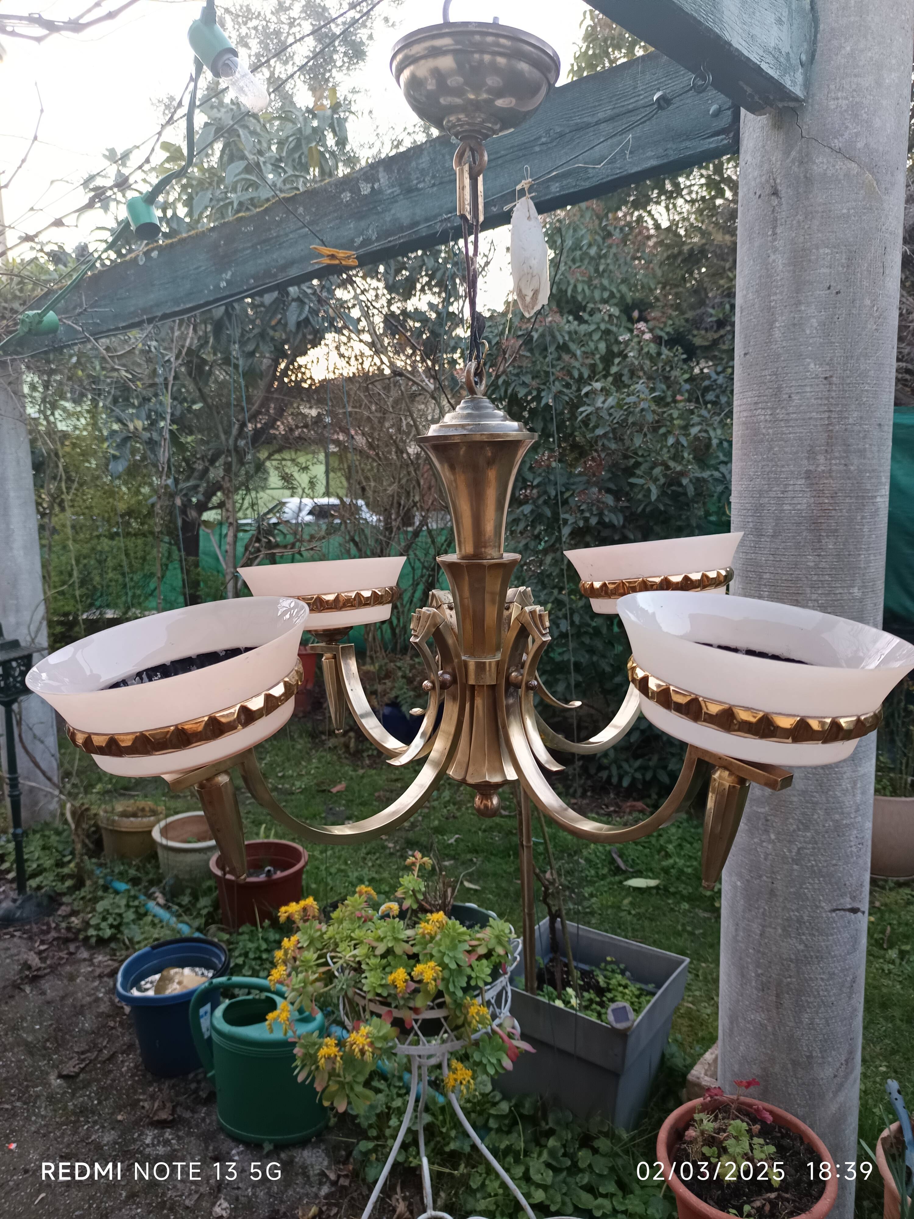 Art Deco chandelier with 4 lights in bronze and opaline.