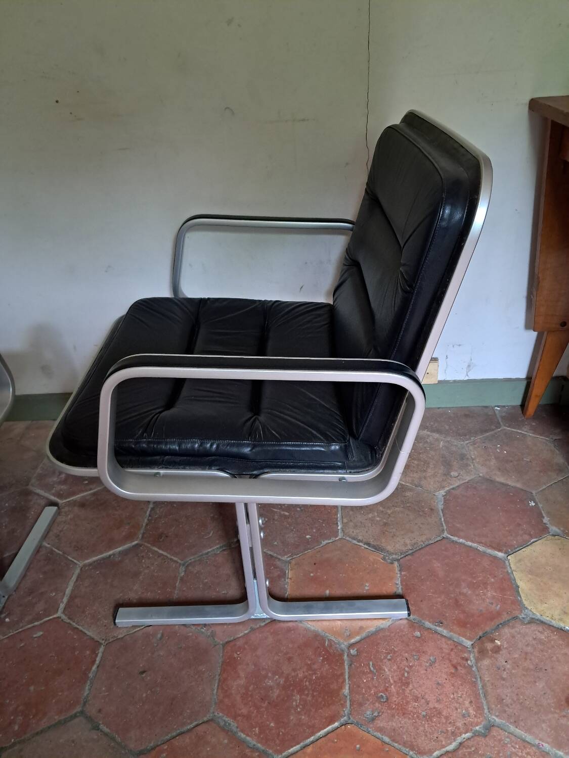 Pair of leather and aluminum armchairs