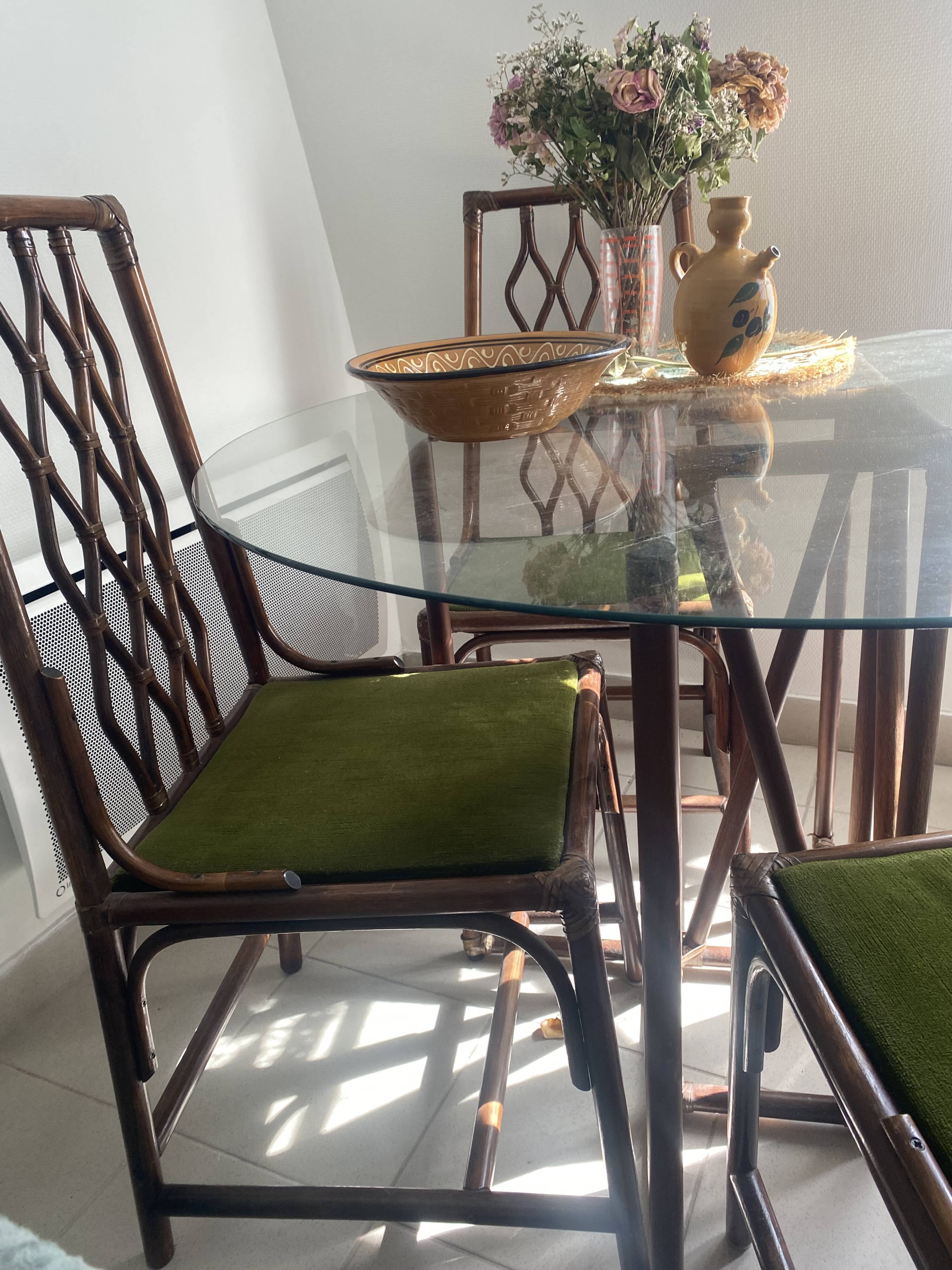 Table et chaises en rotin