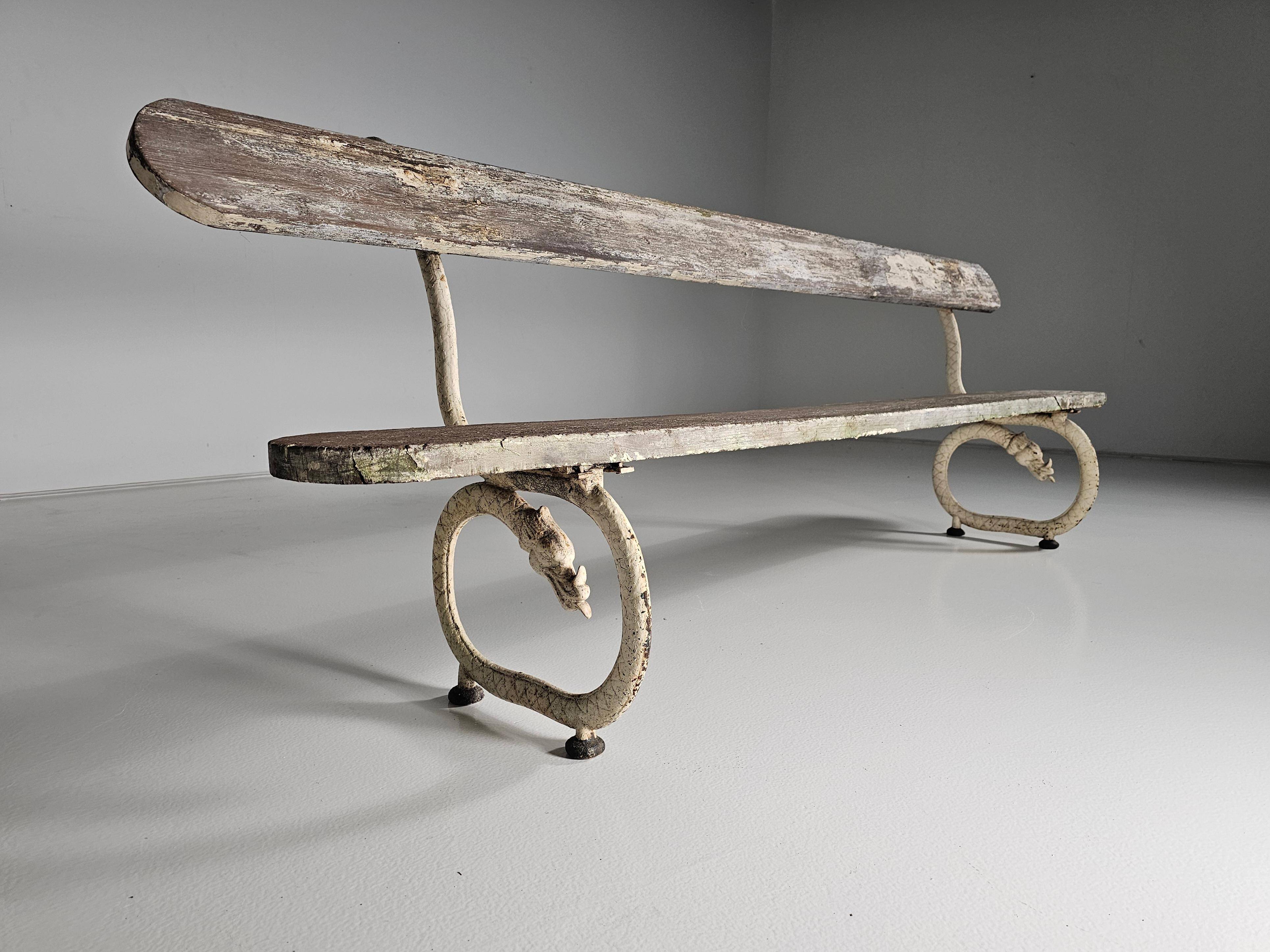 Banc de jardin français du début 1900 avec dragons et flèches