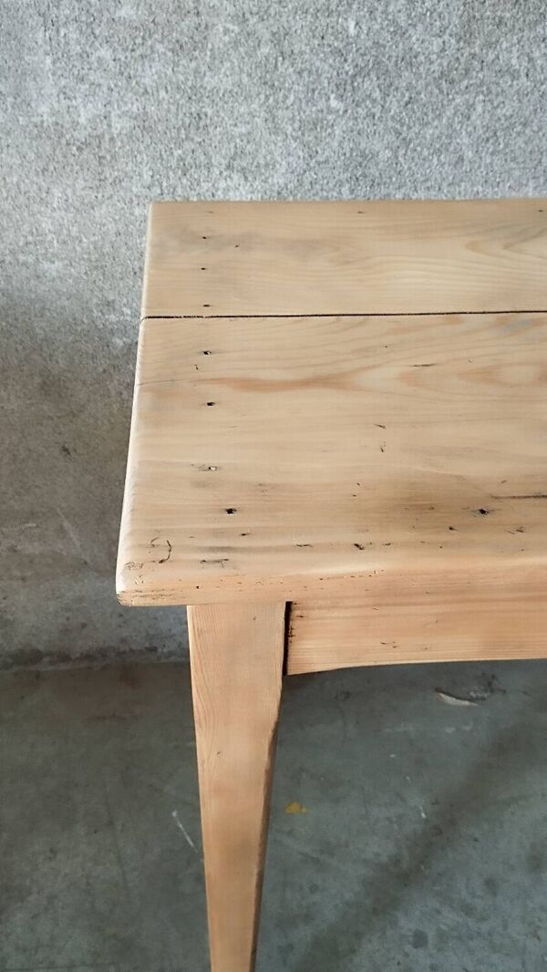 Petite table en bois