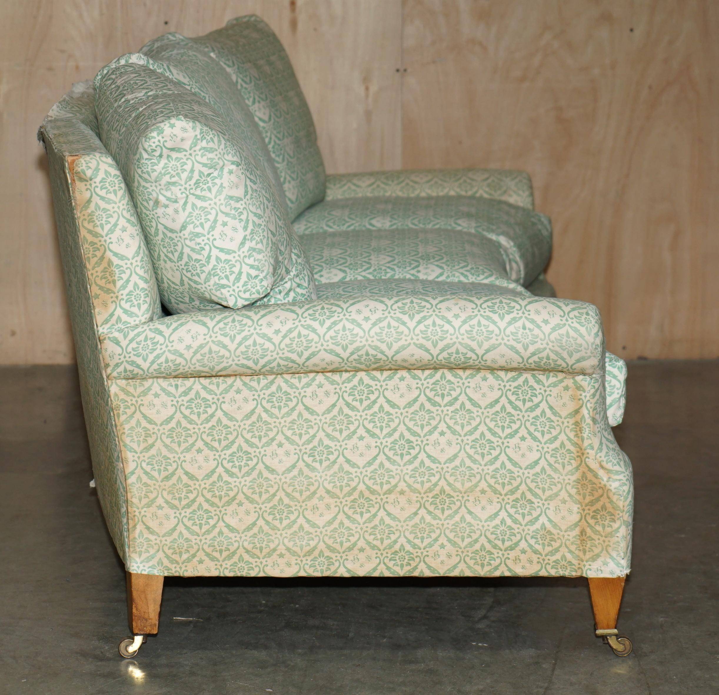 Canapé 1950's Howard & Son's Lenygon & Morant en tissu ticking courbé
