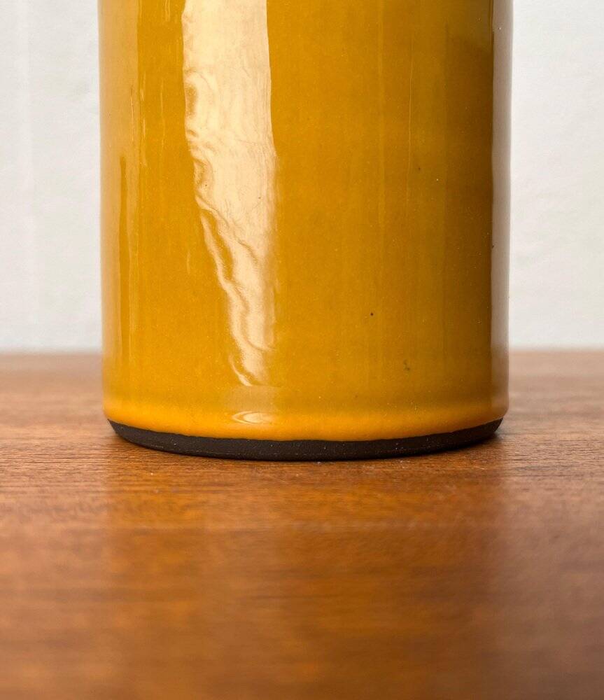 Minimalist vase from a German studio from the mid-century, pottery by BKW Böttger Keramik Wandsbek, Hamburg, 1960s.