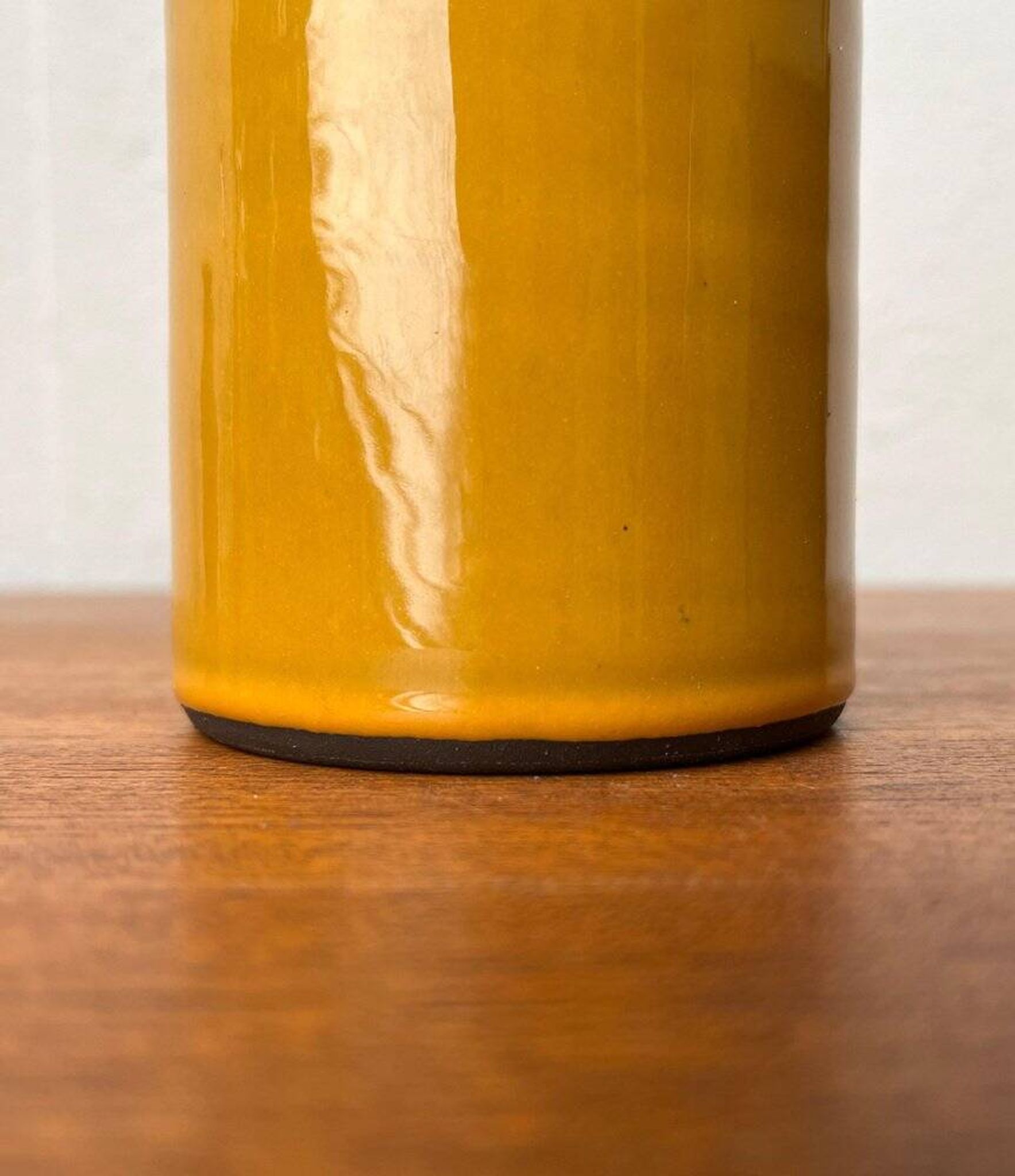 Minimalist vase from a German studio from the mid-century, pottery by BKW Böttger Keramik Wandsbek, Hamburg, 1960s.