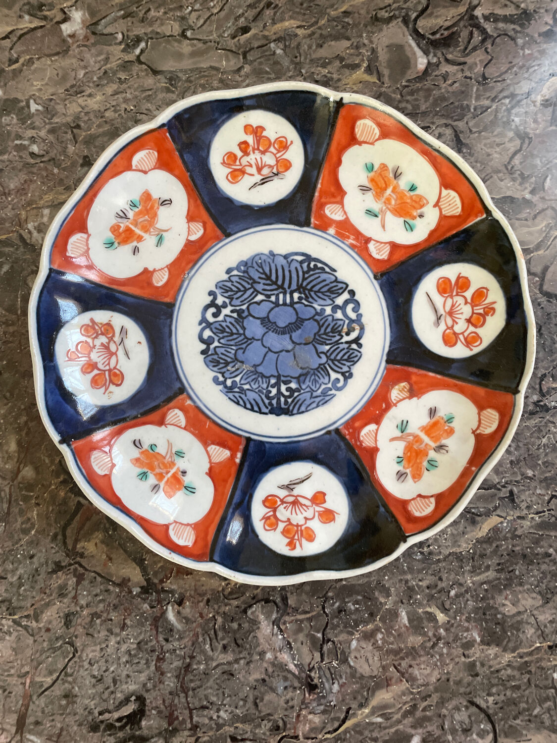 Assiette Imari XIXeme siècle .