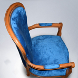 Fauteuil bleu en bois