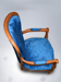 Fauteuil bleu en bois