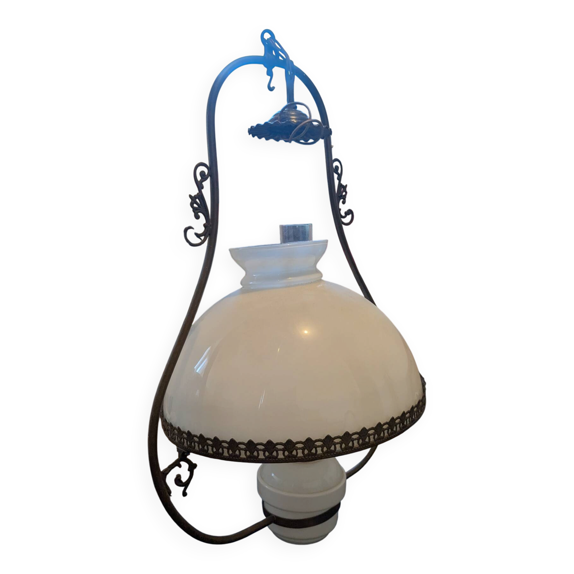 Suspension Lampe à Pétrole Ancienne Opaline Blanche Laiton Fer Forgé S