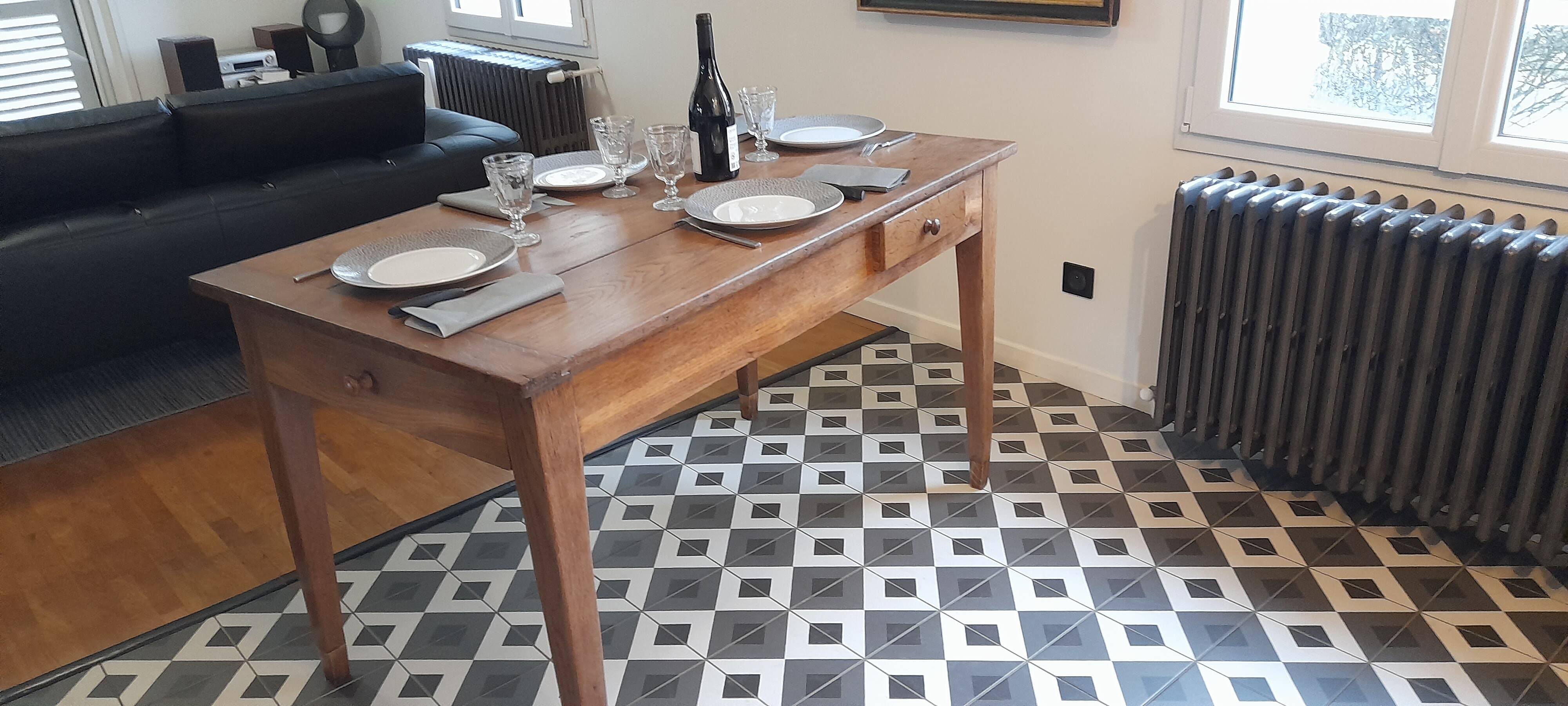 Brionnaise solid oak farm table