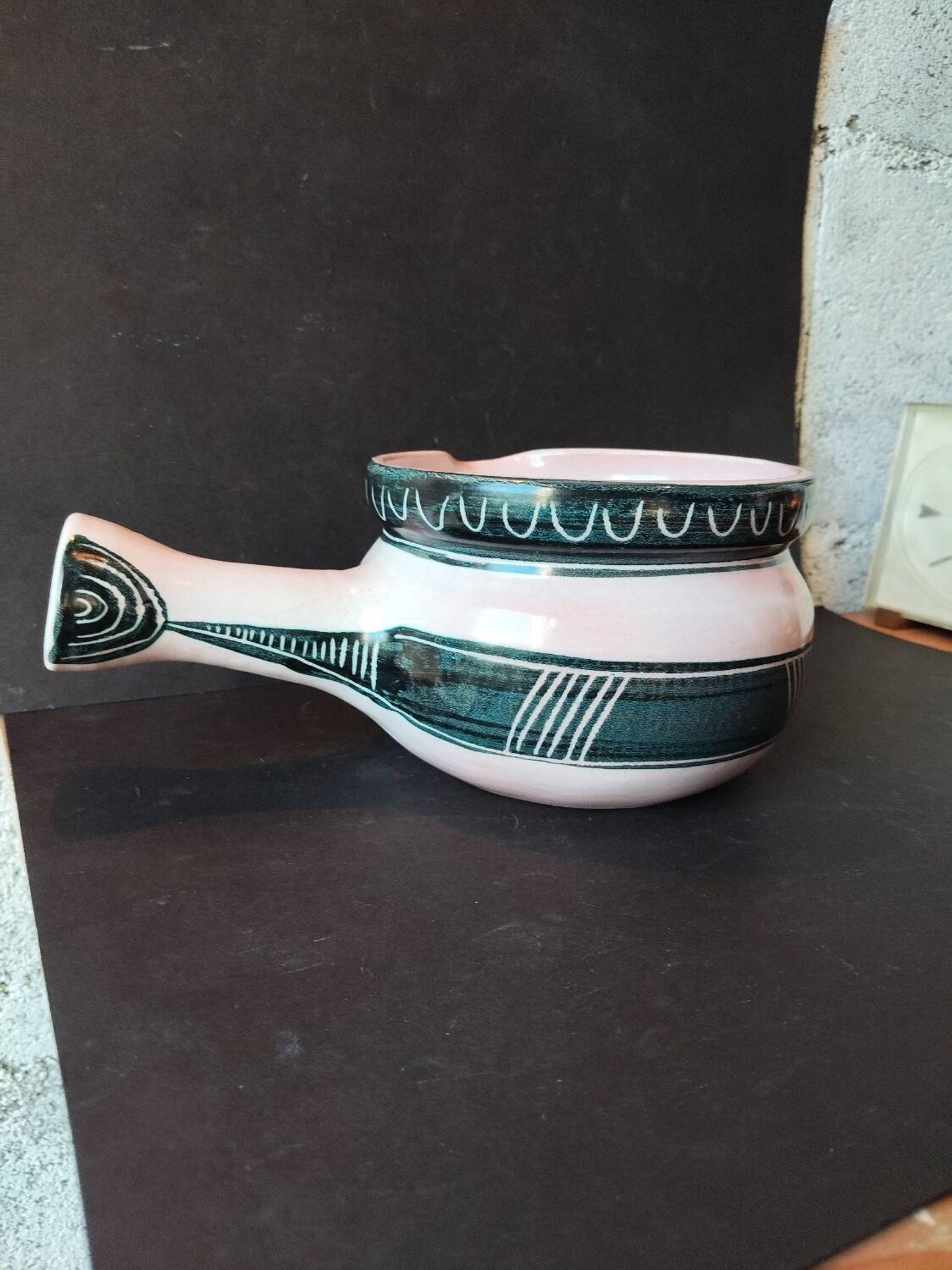 French artisan ceramics – decorative pan in Capron style – year