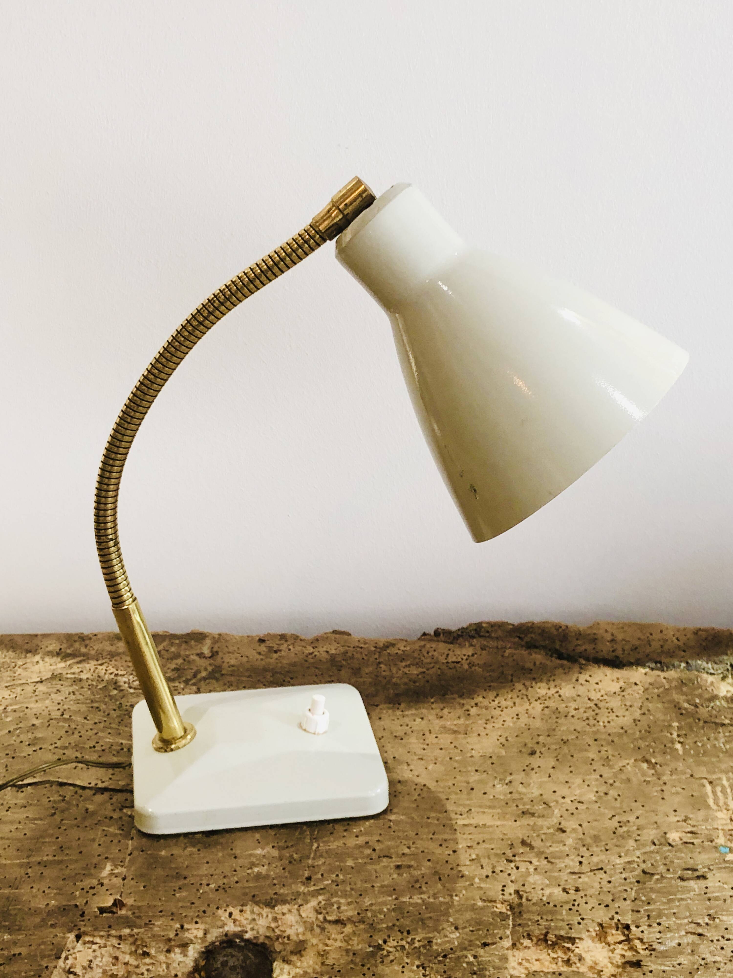 Desk lamp