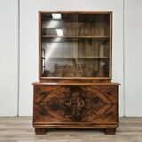 Art Decò display cabinet in walnut burl