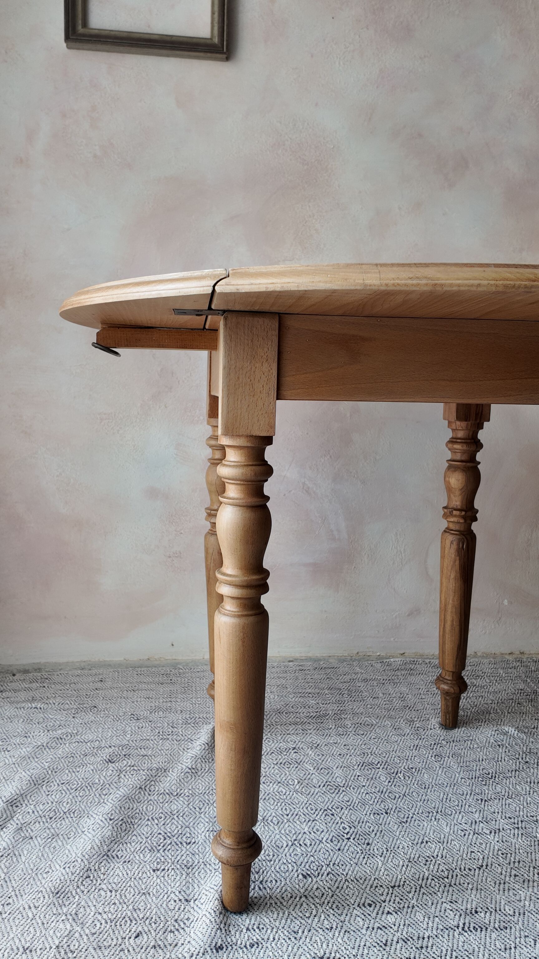 Small round beech drop-leaf table - soft country spirit
