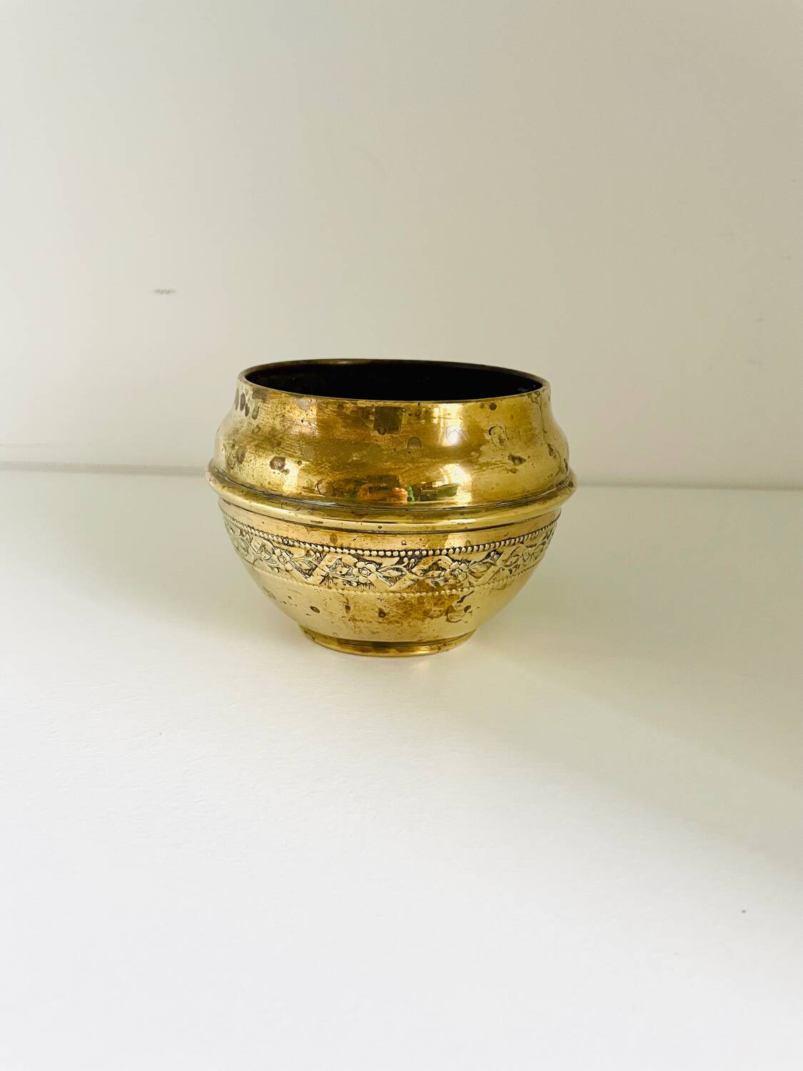 Antique brass flowerpot