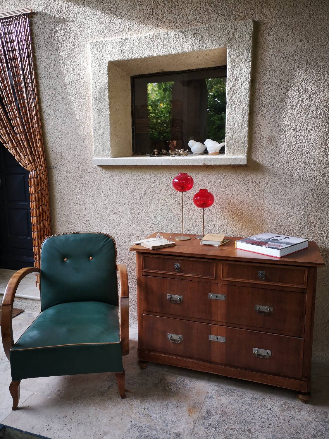 Antique chest of drawers in wood and veneer