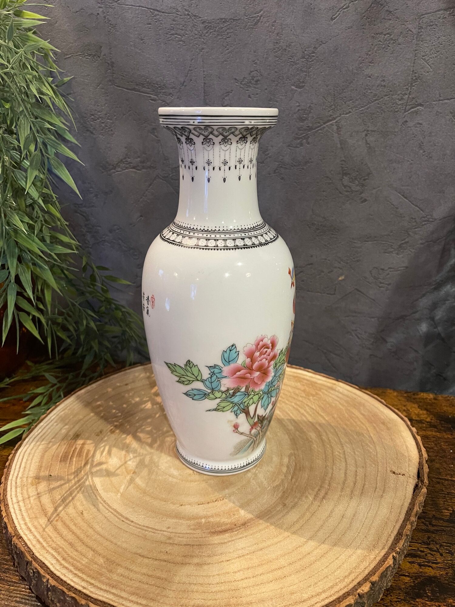 Ancient Chinese vase with porcelain bird green family 20th