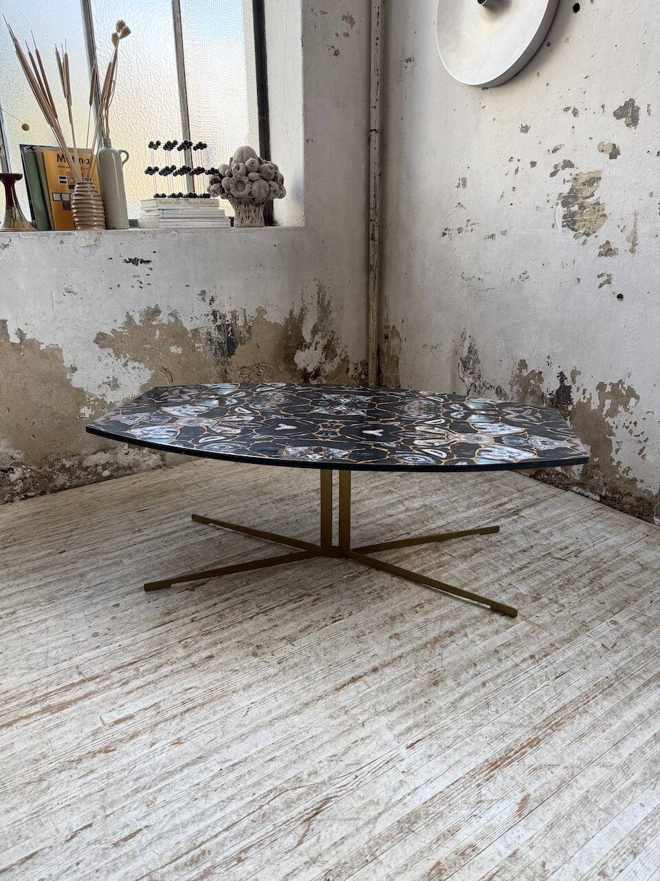 90s coffee table with Agate stone effect.