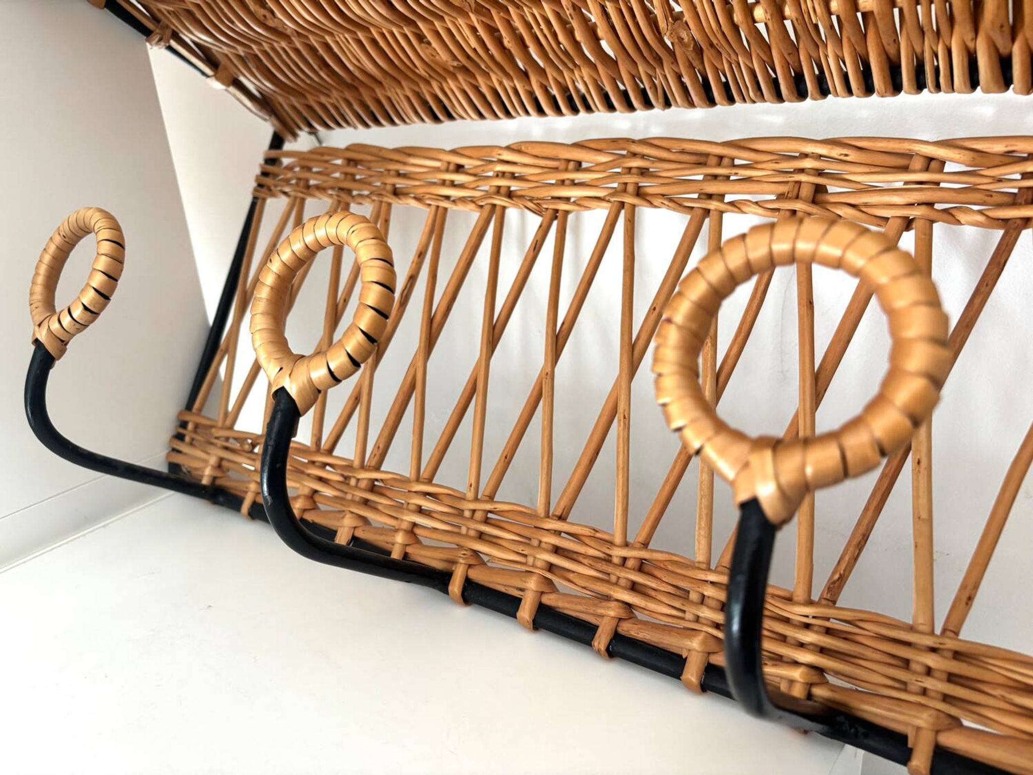 Porte manteau en fer et rotin Jacques Adnet 60s