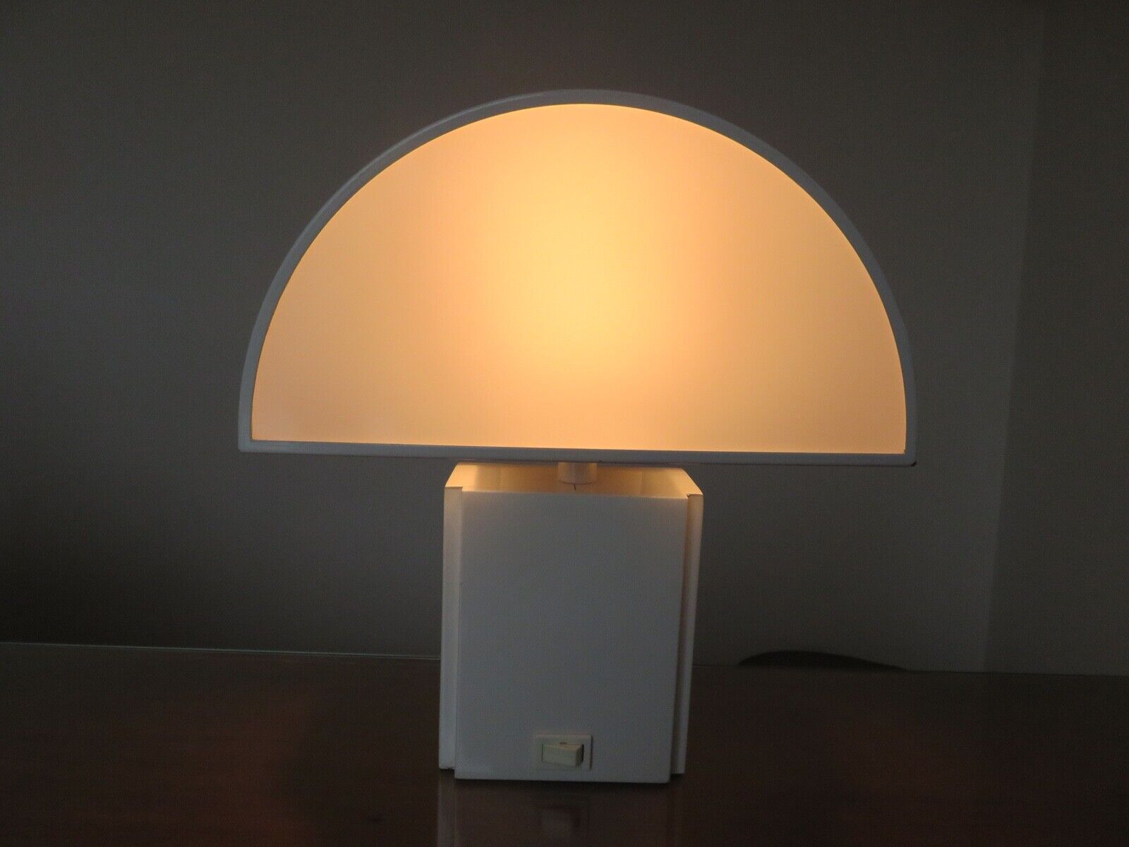 Applique Guzzini " olympe " métal laqué blanc et perspex Italie 1970