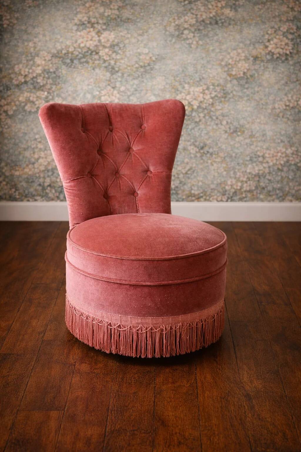 Small tufted armchair in old rose velvet – vintage – boudoir style