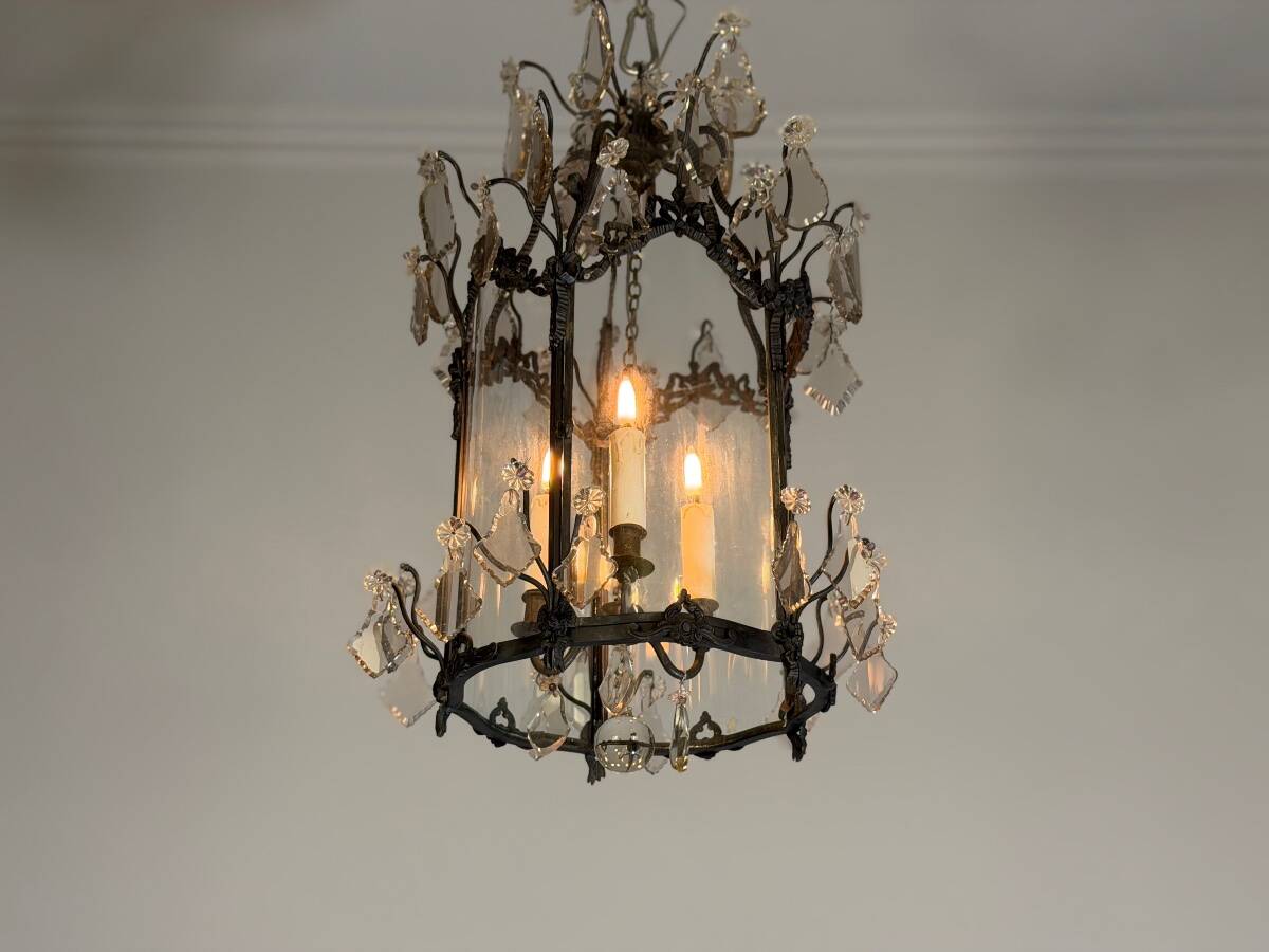 Louis XV style lantern in blackened brass adorned with cut crystal pendants, circa 1900.