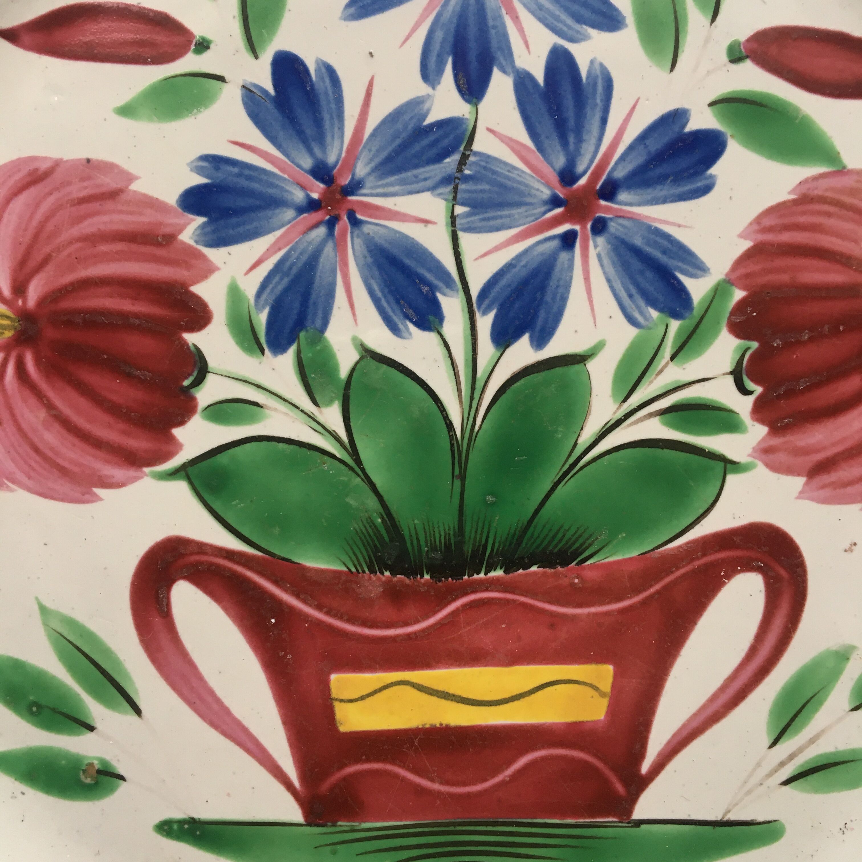 Old-time basket décor faience plate