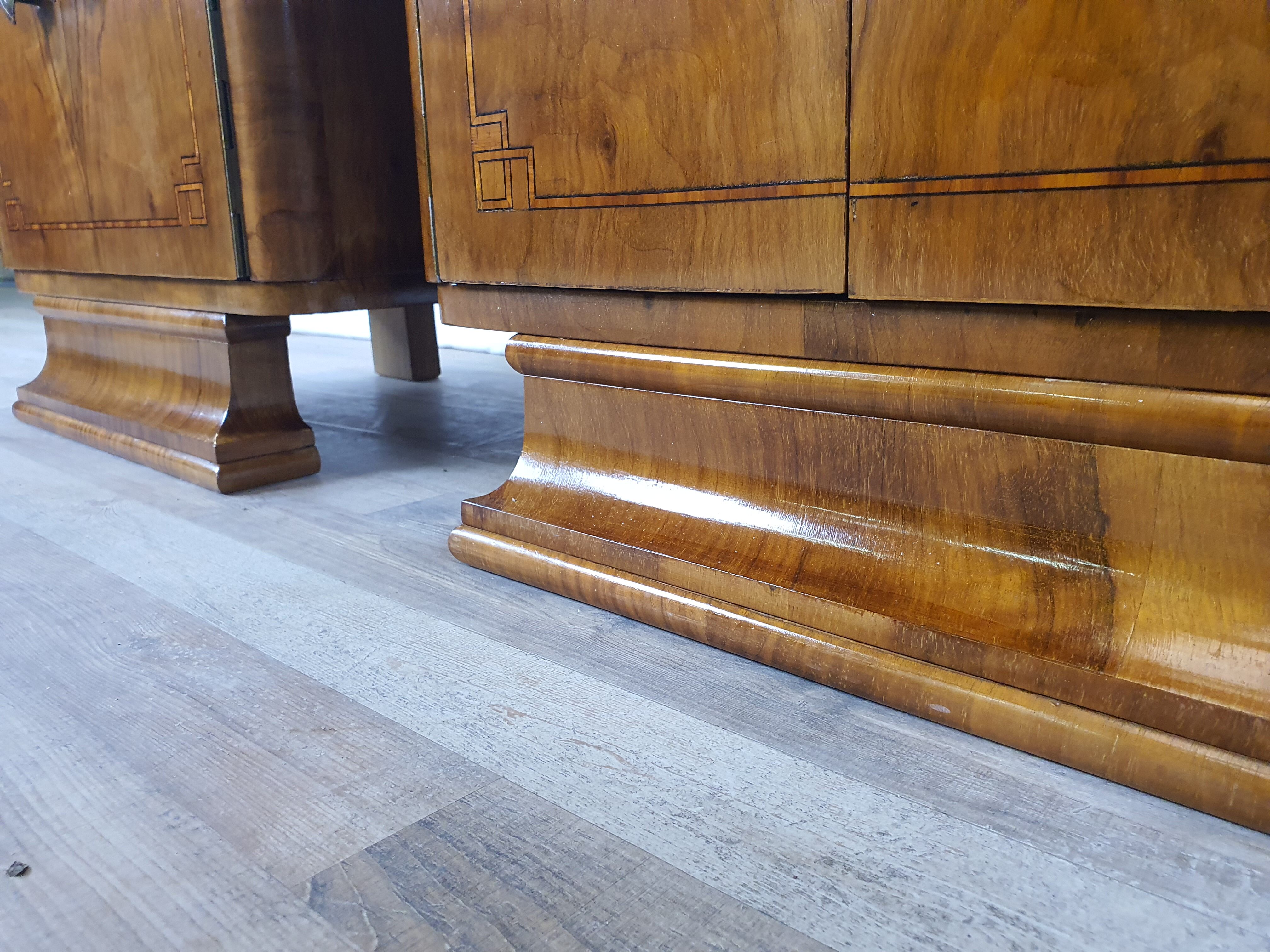 Art Decò Bedsides in Walnut