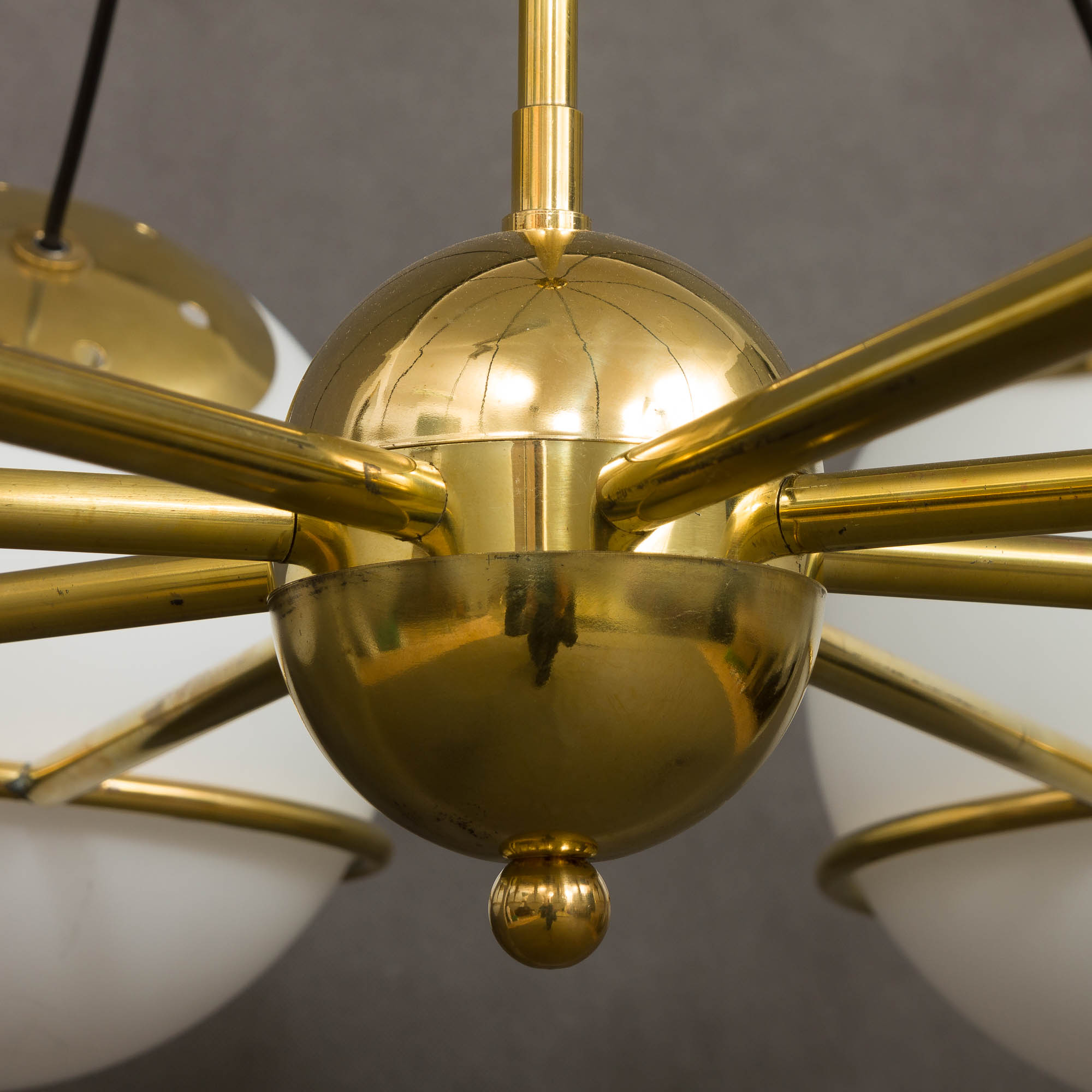 Italian brass chandelier with 8 opaline glass globes