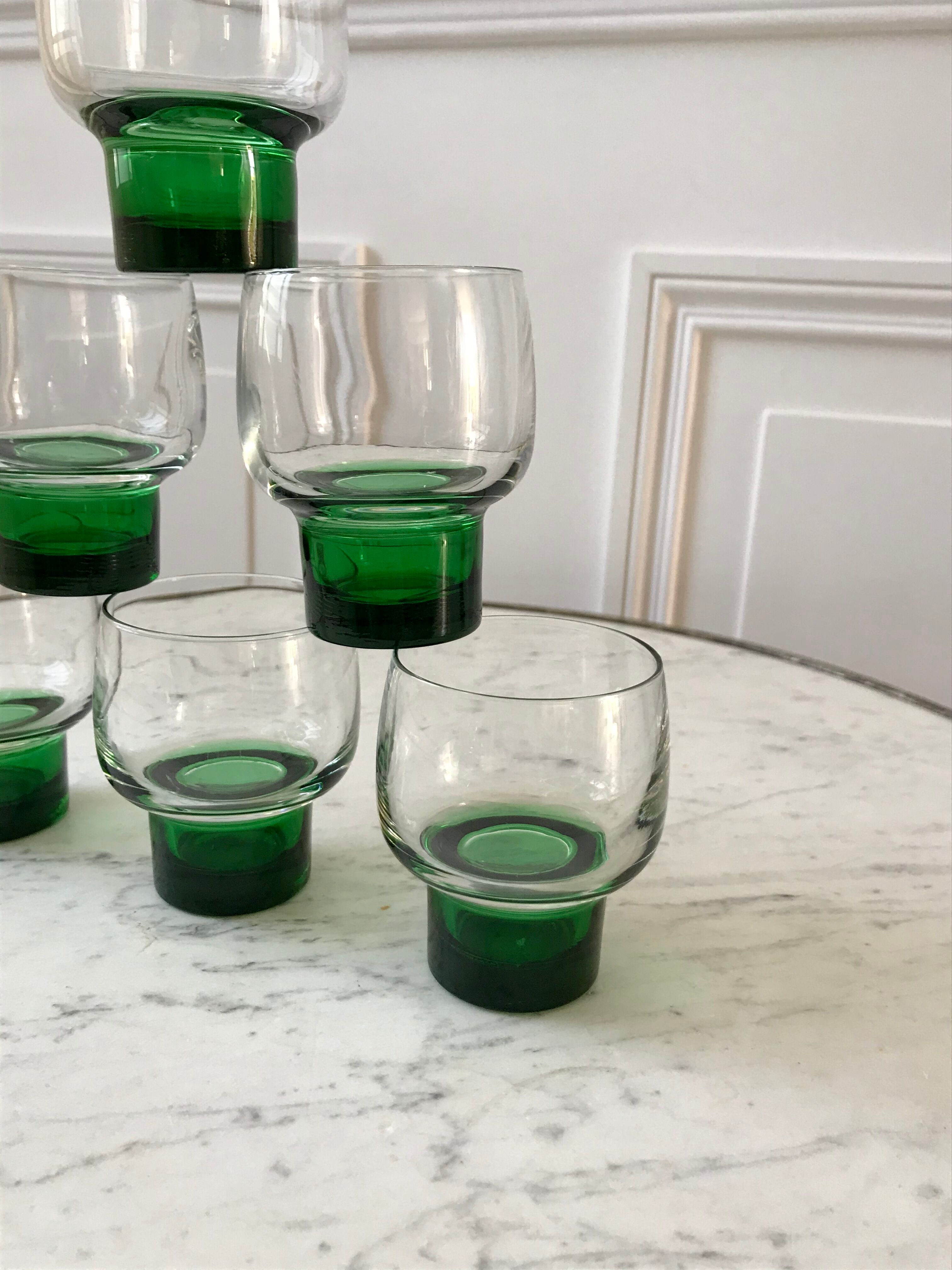 Set of 6 green wine glasses design 70s