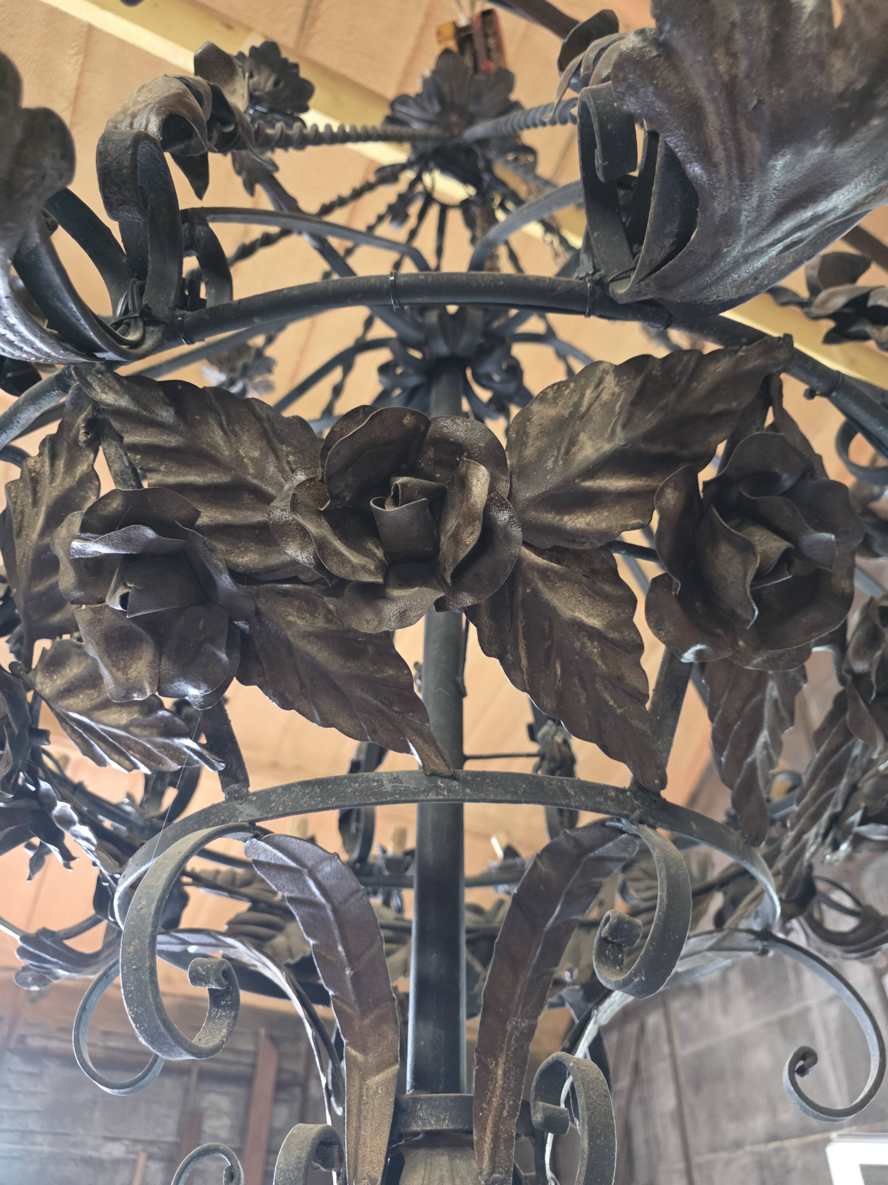 Lustre en fer forgé ( grand modèle) 170 × 120 cm