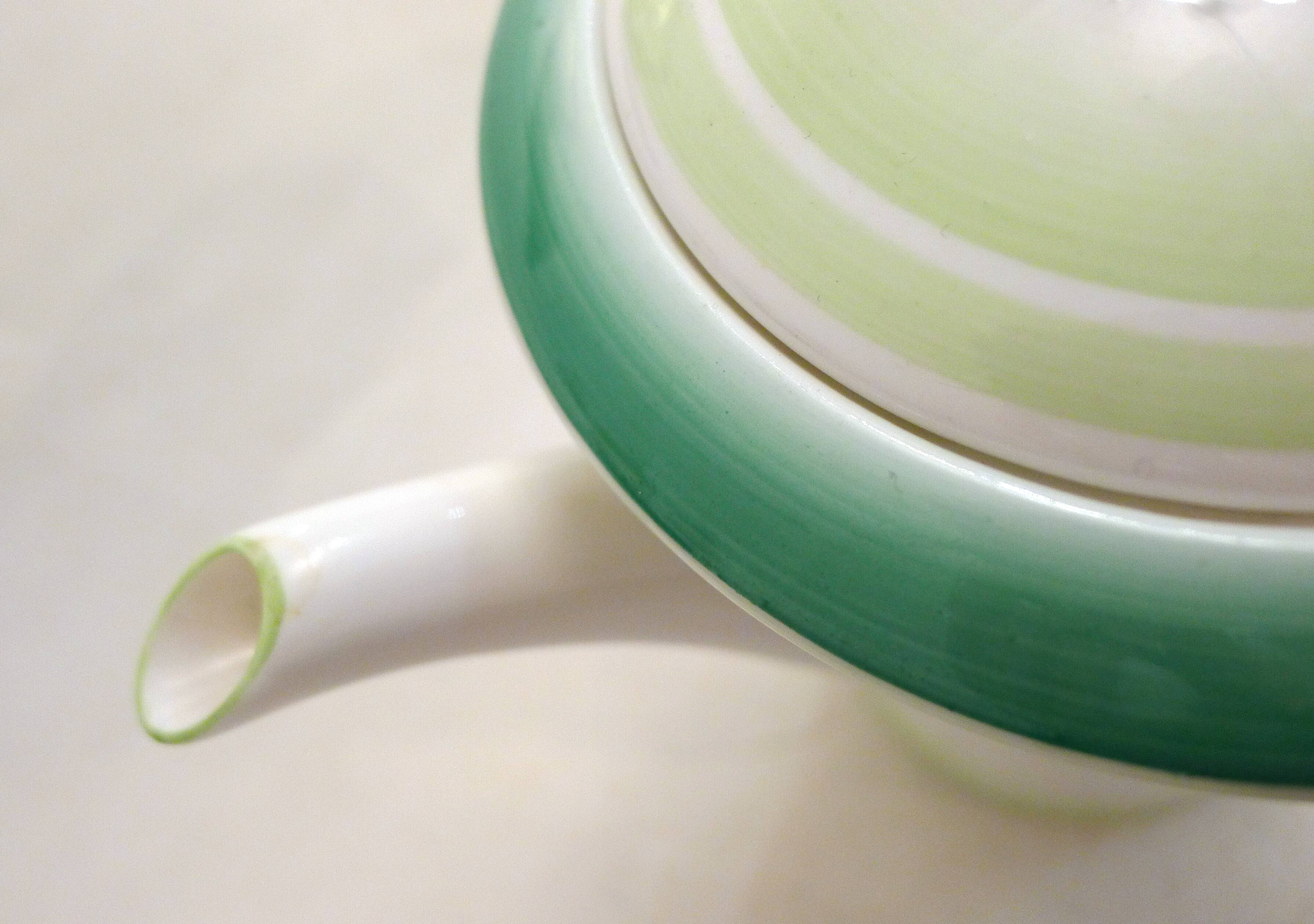 Art Deco English coffee service in porcelain from the 1930s.