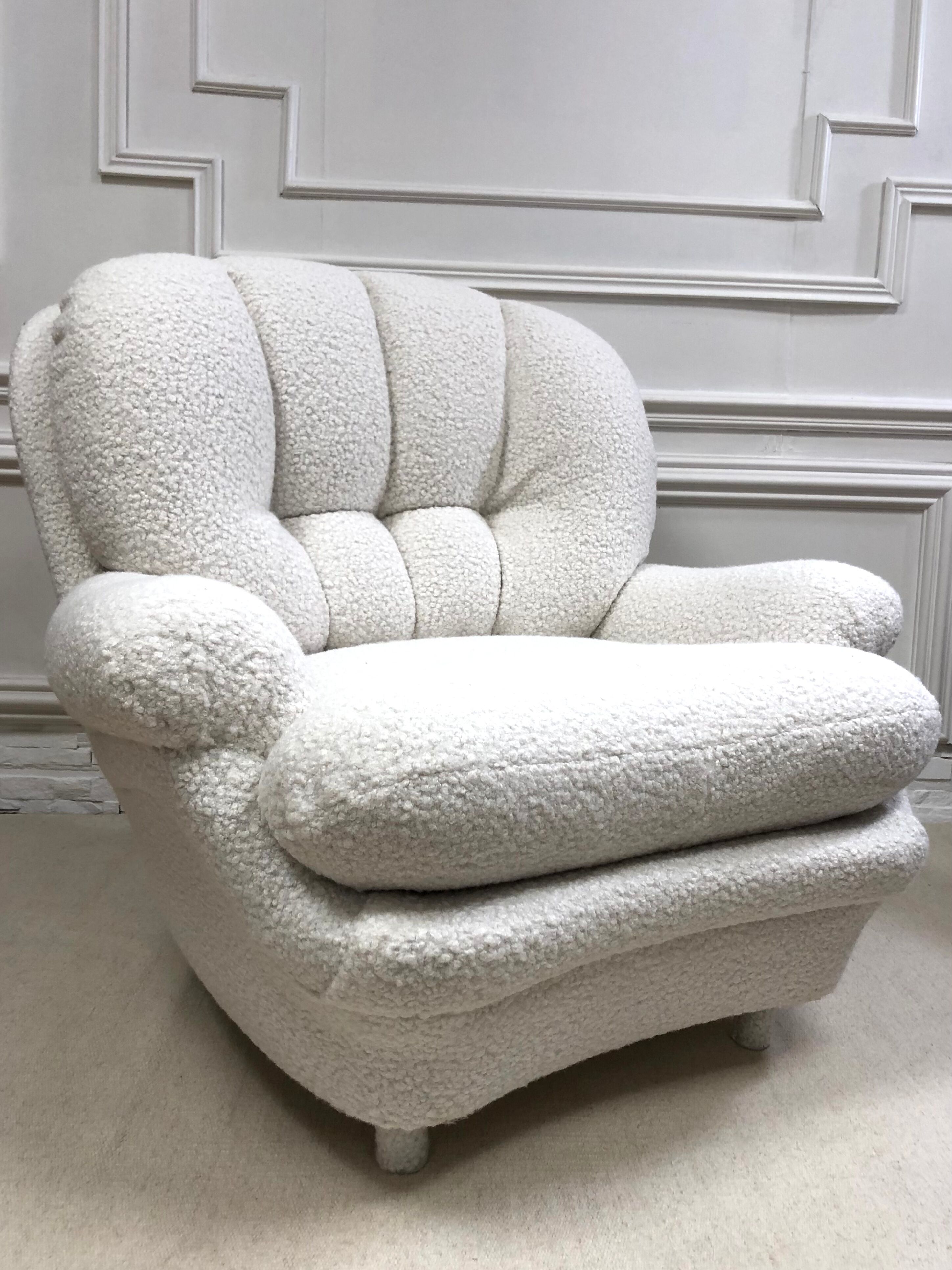 Vintage 80s shell armchair in curly wool