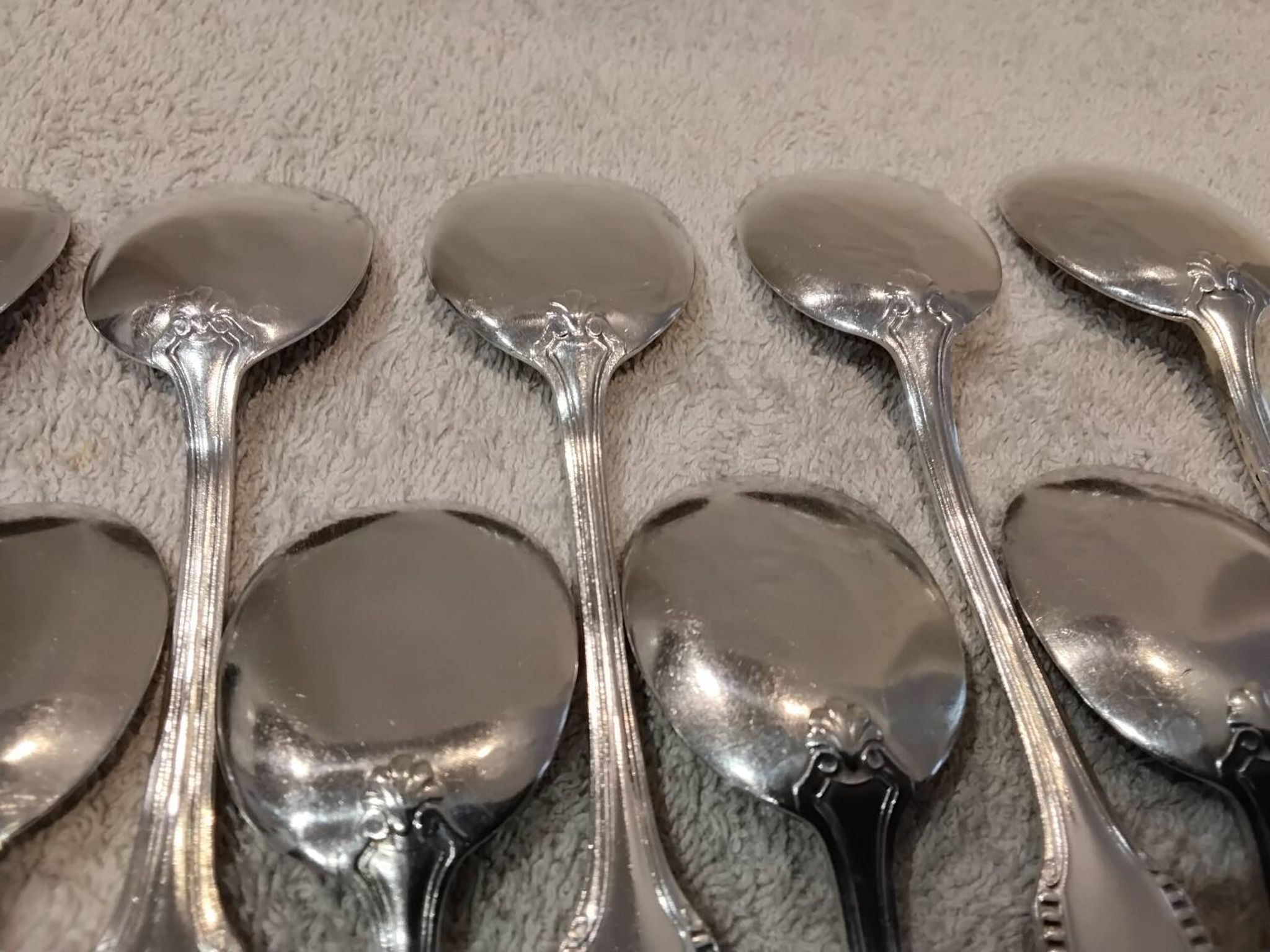 10 silver-plated metal ice scoops, silversmith Saglier Frères, gadroons