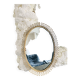 Oval mirror in gold metal