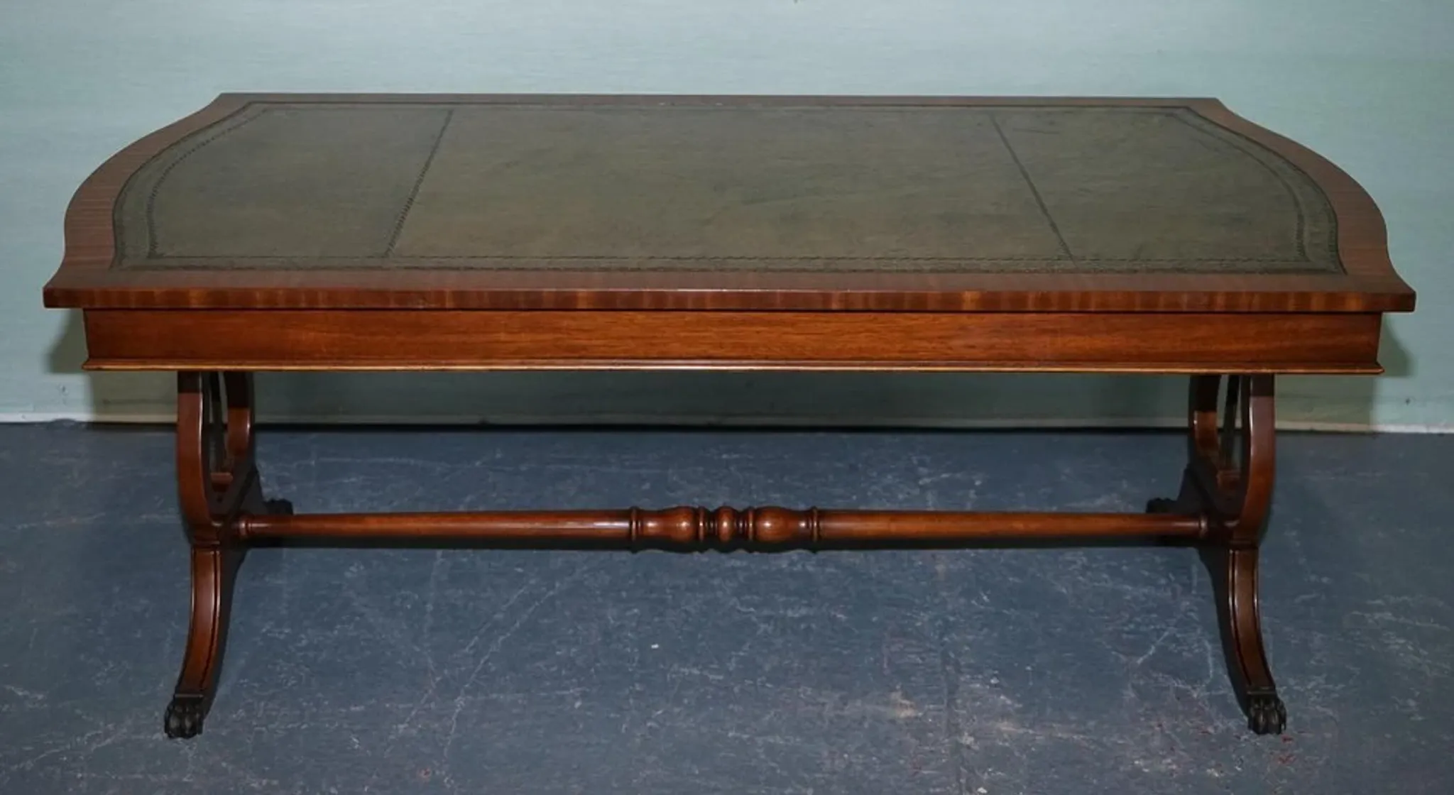 Grande Table Basse Vintage en Cuir Vert Chasseur