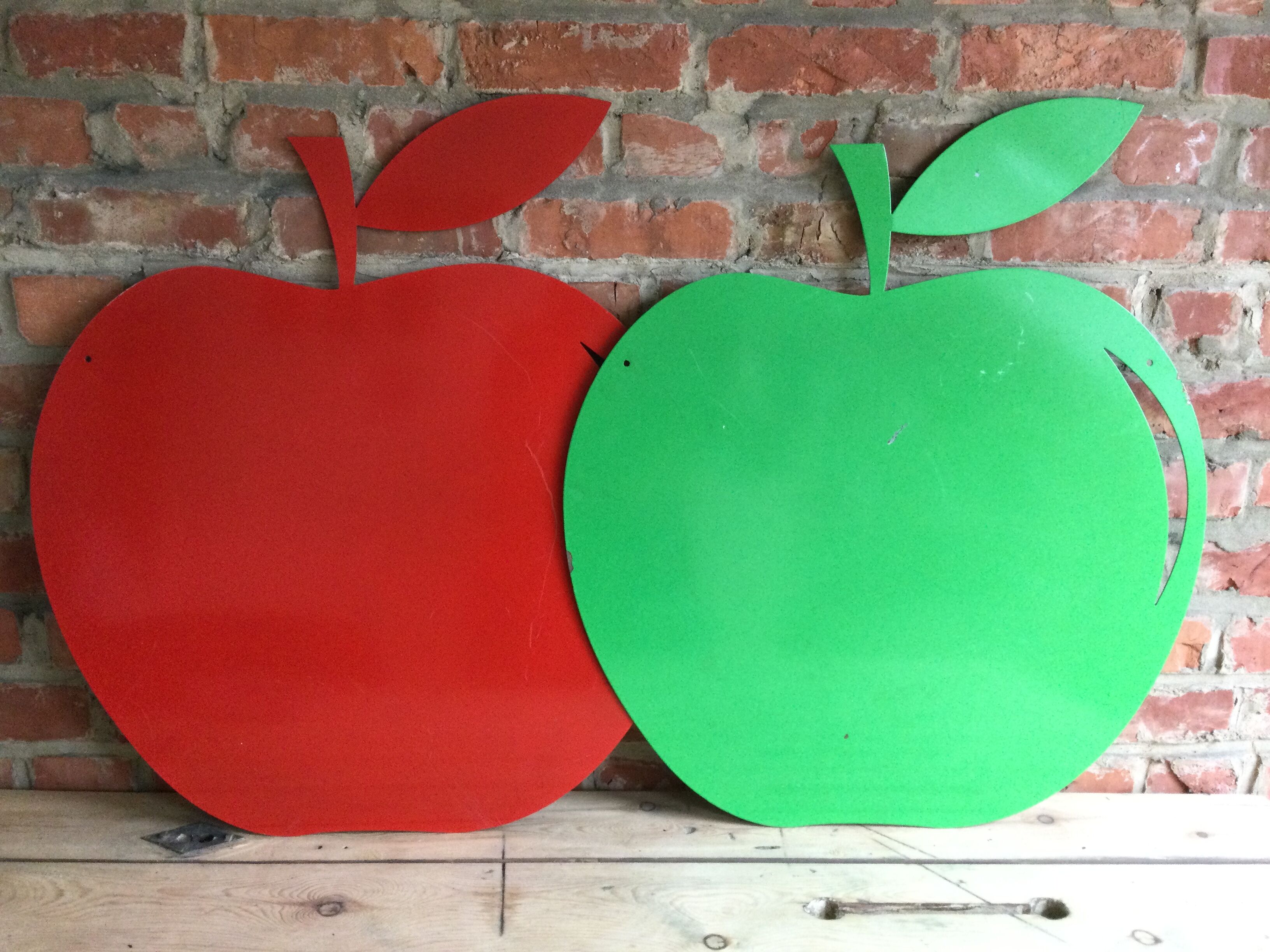 2 green and red apple magnetic panels