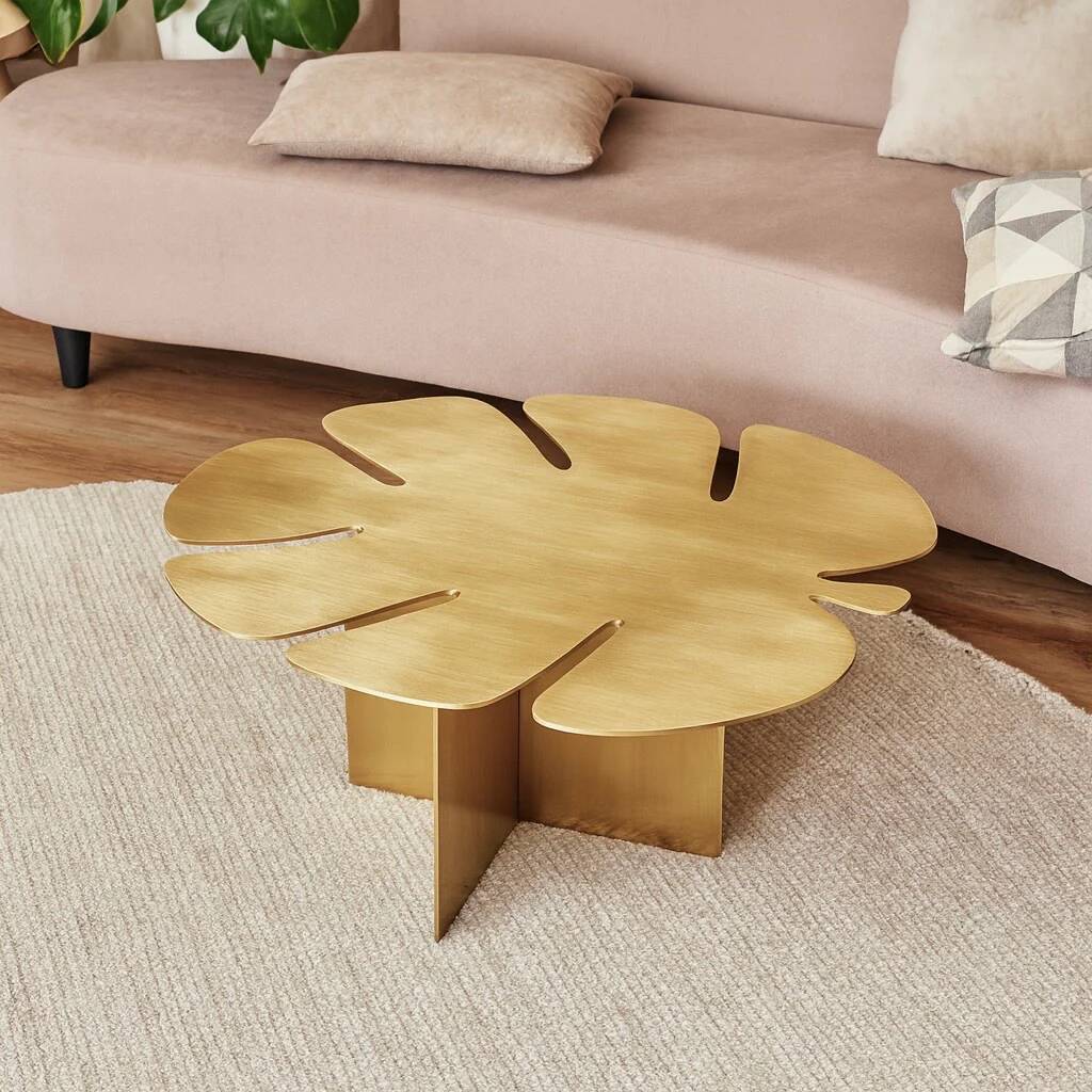 Monstera — Table basse sculpturale en laiton brossé par Veliento
