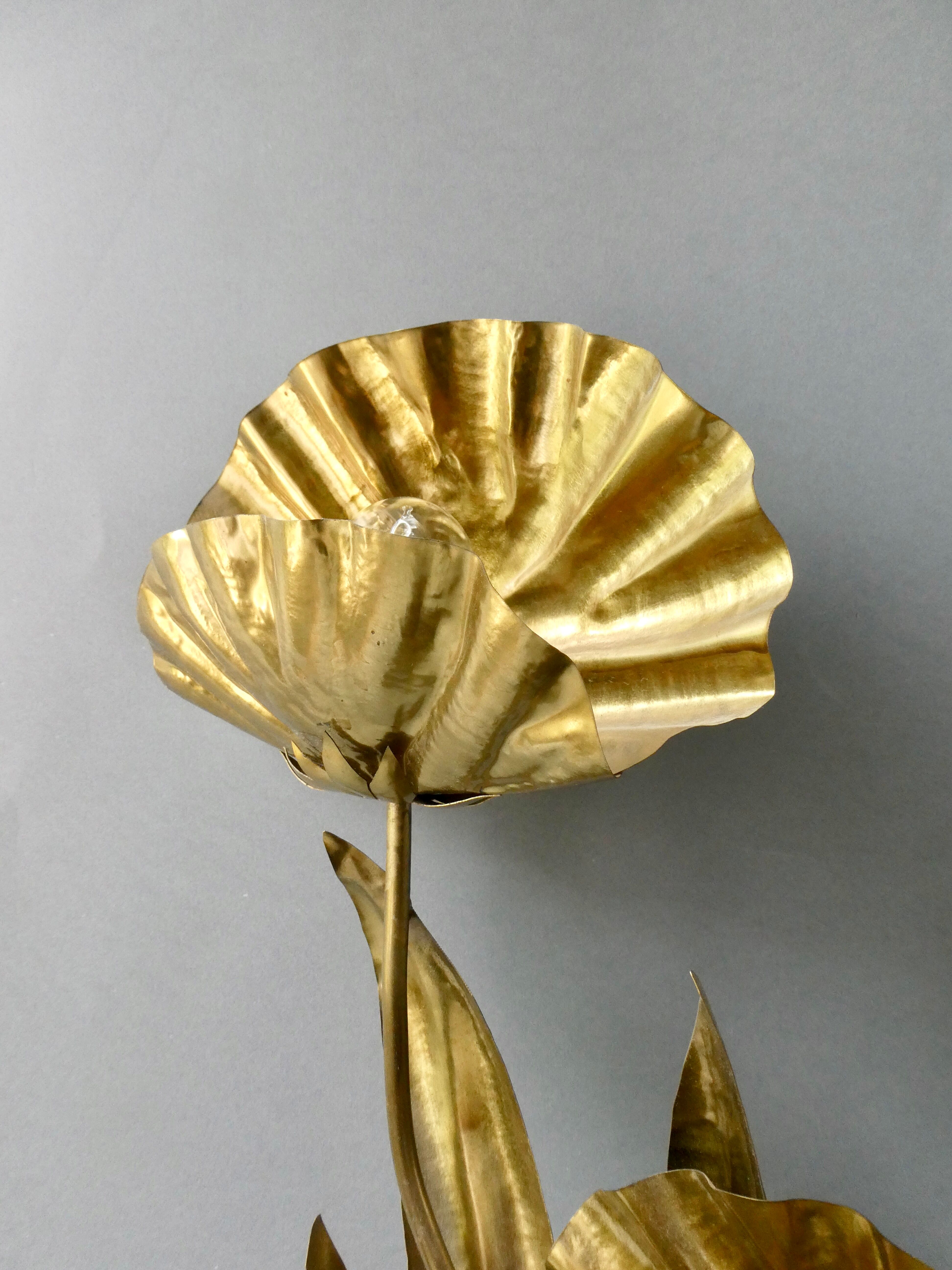 Golden metal flower lamp