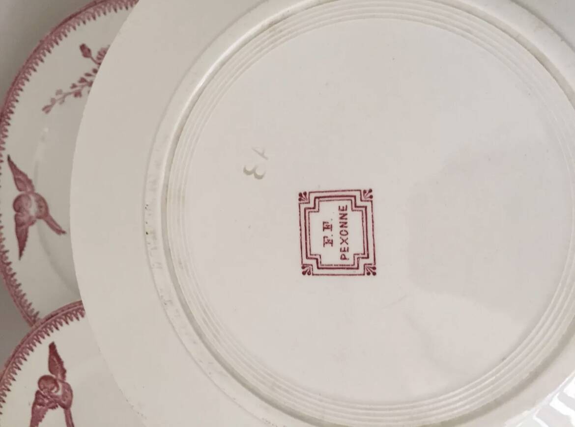 Assiette FF Pexonne Terre de Fer décor rose oiseaux XIX