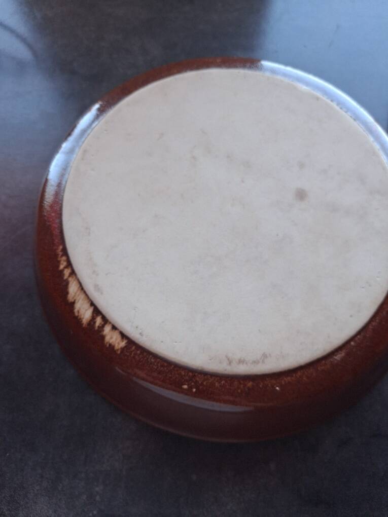 Pie dish / Tatin with a trompe-l'œil lid in slipware – Apple decoration