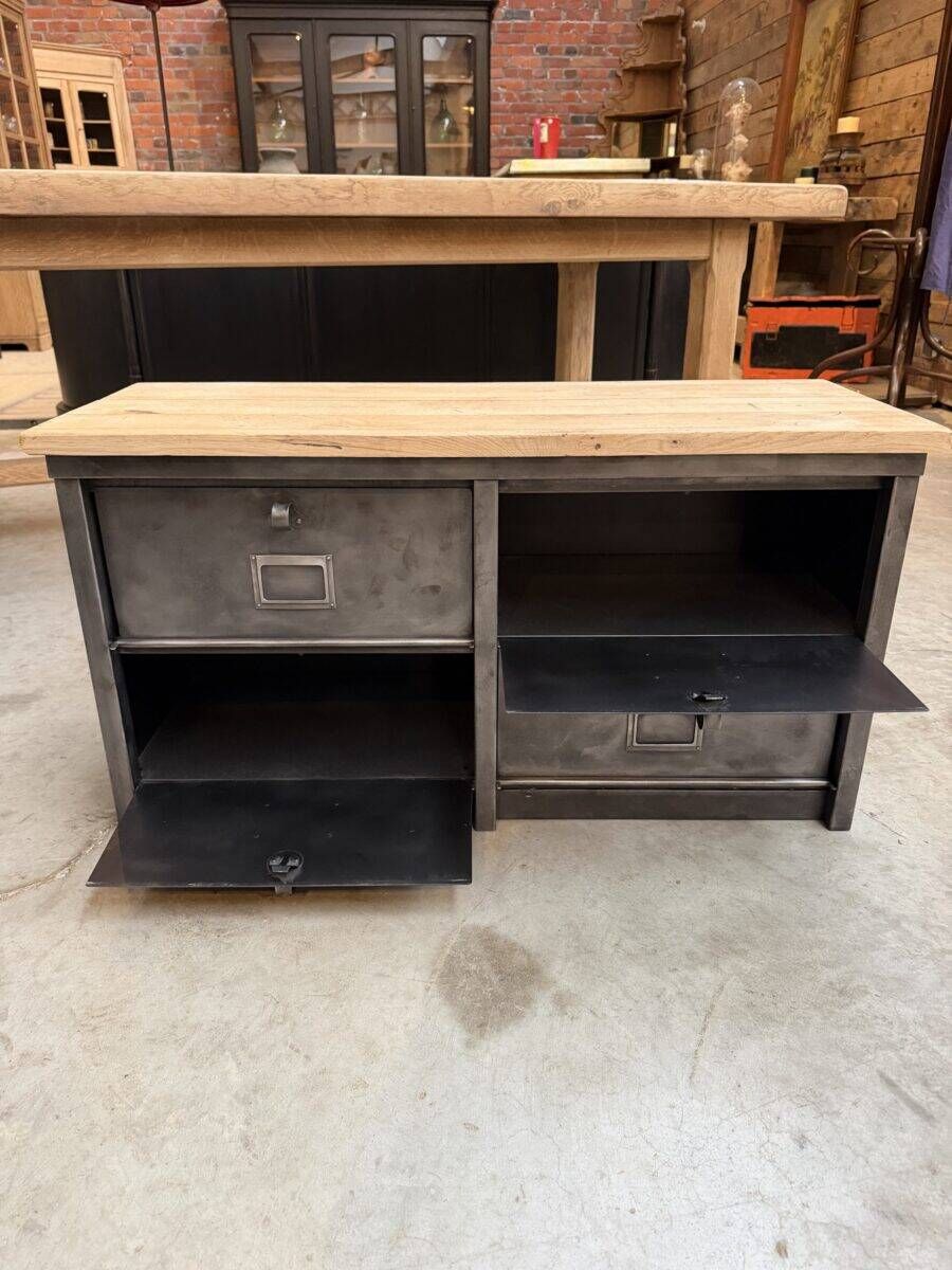Strafor entrance furniture