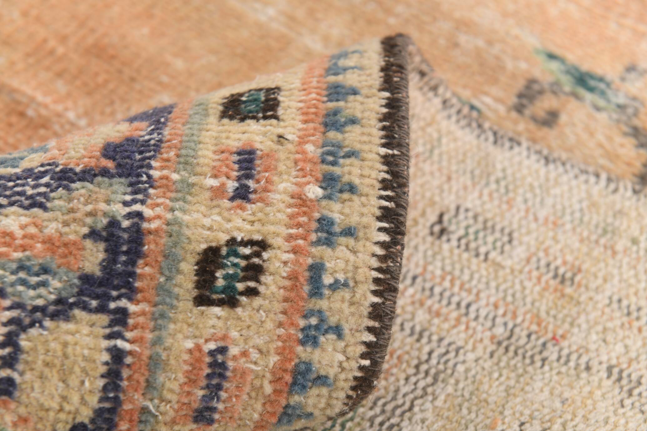 6x9 Peach & Navy Blue Classic Turkish Rug, 180x275Cm