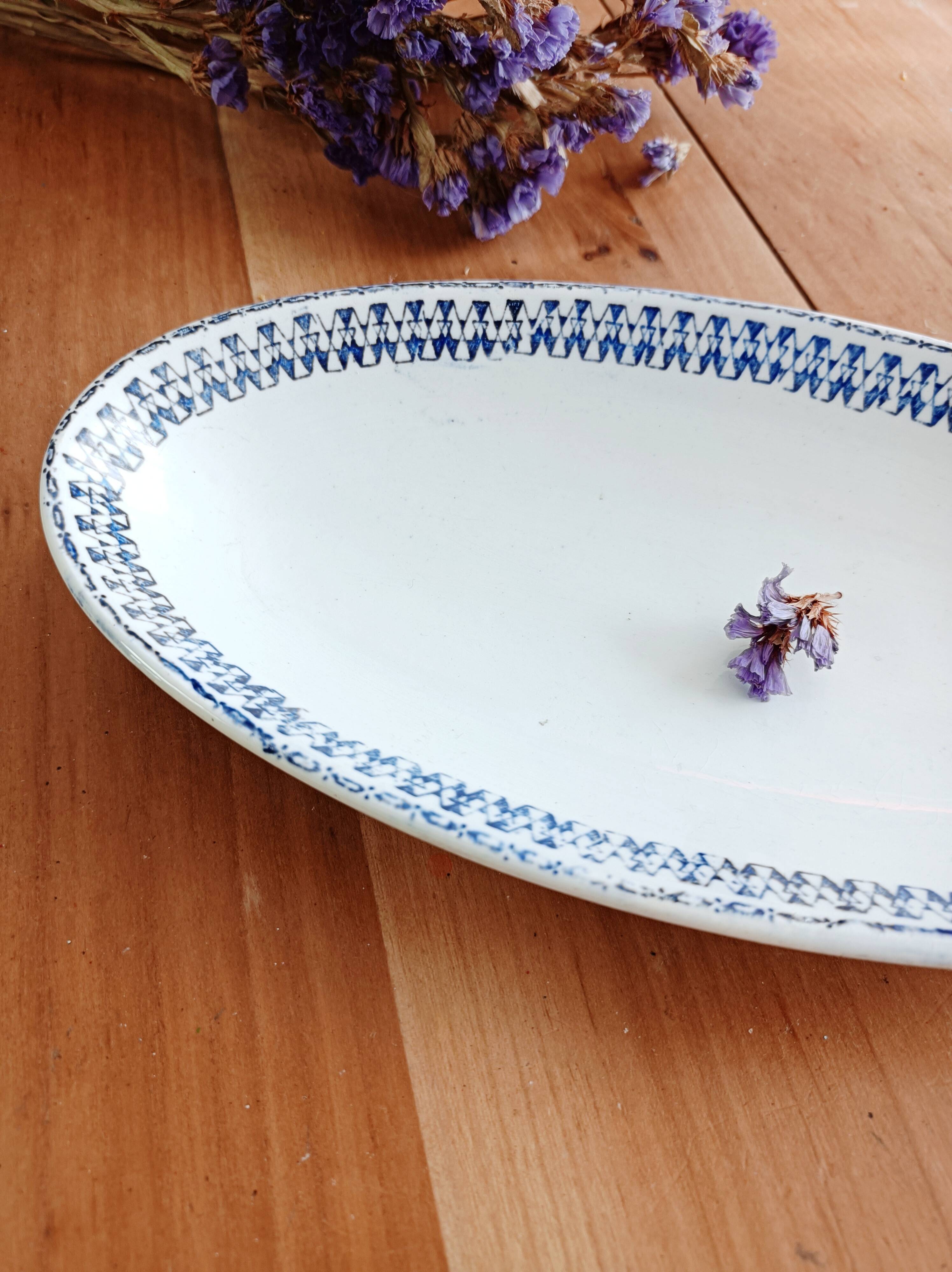 Iron clay dish with earthenware lions