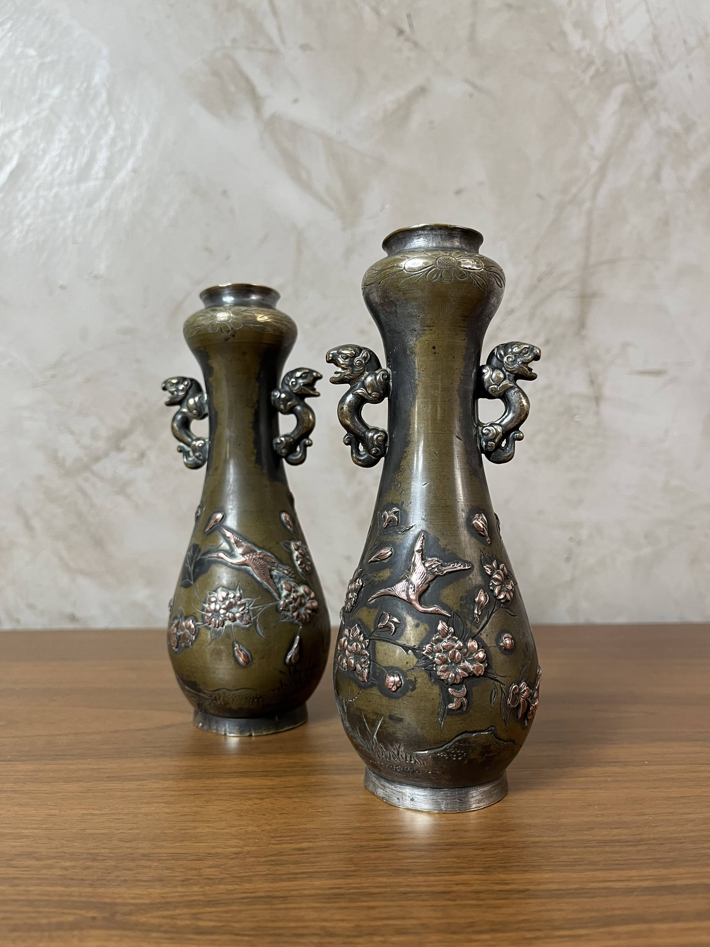 Pair of bronze vases - Asian motifs in relief in copper