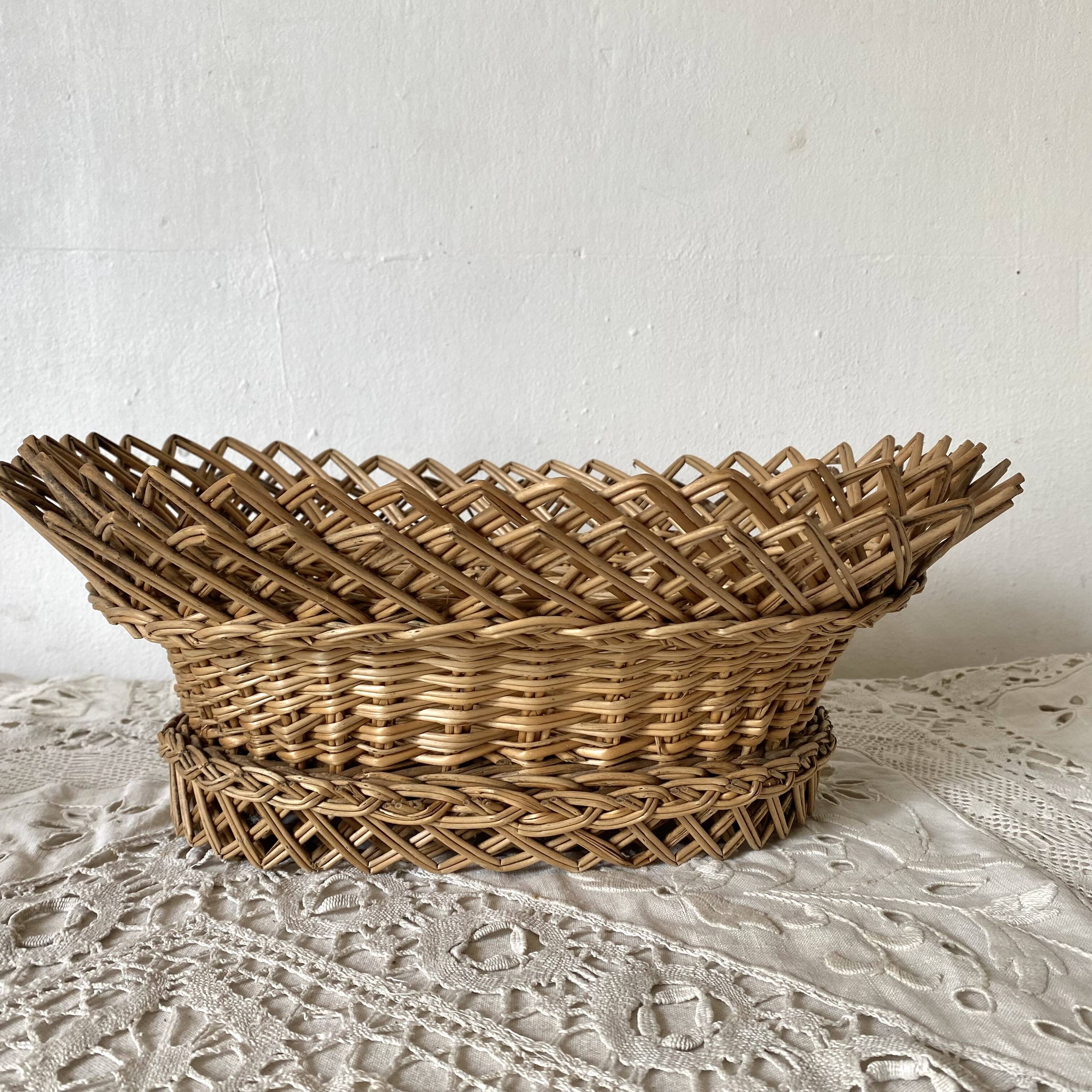 Woven wicker bread or fruit basket