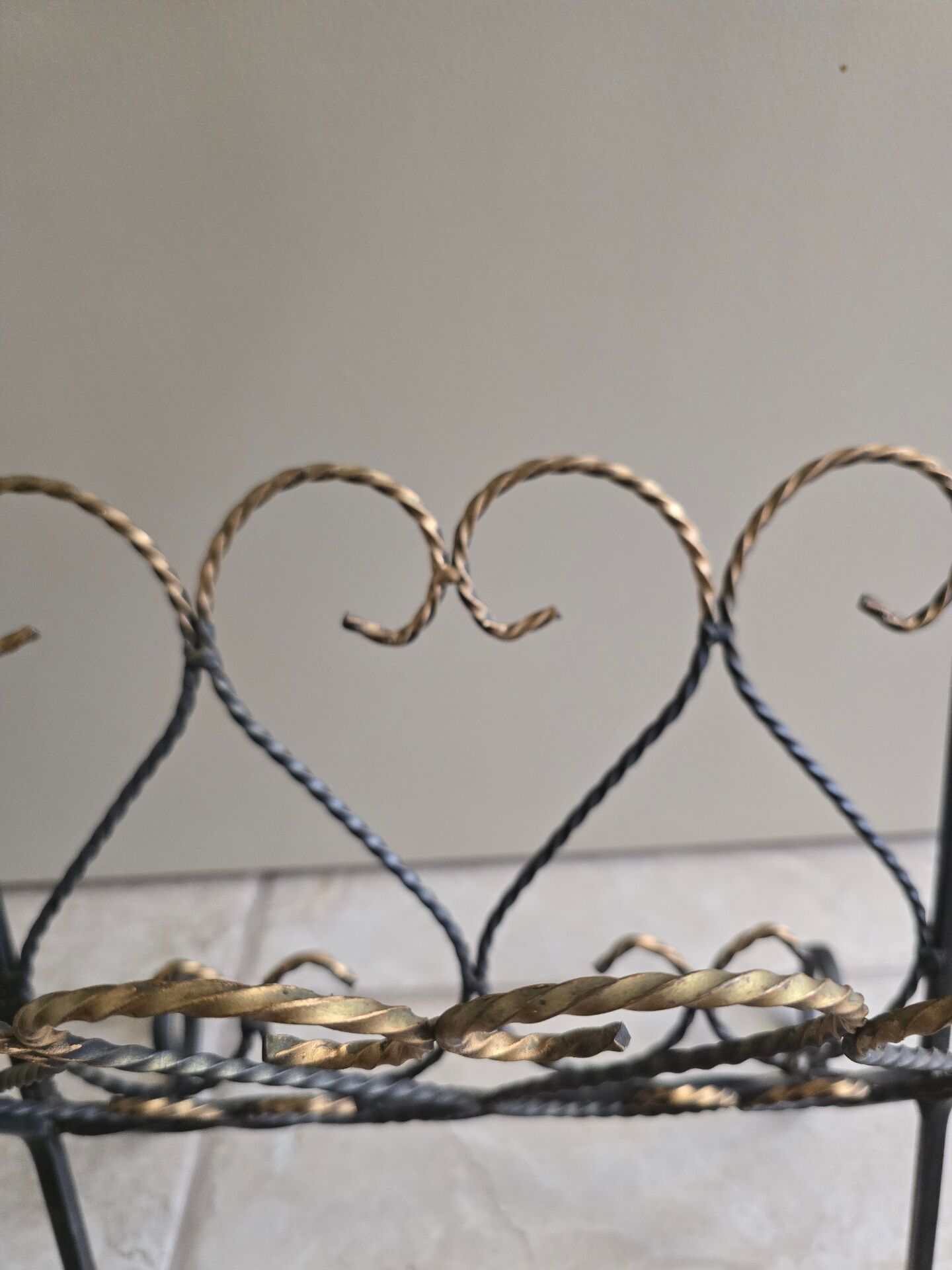Vallauris magazine rack "la Grange", tiled and wrought iron