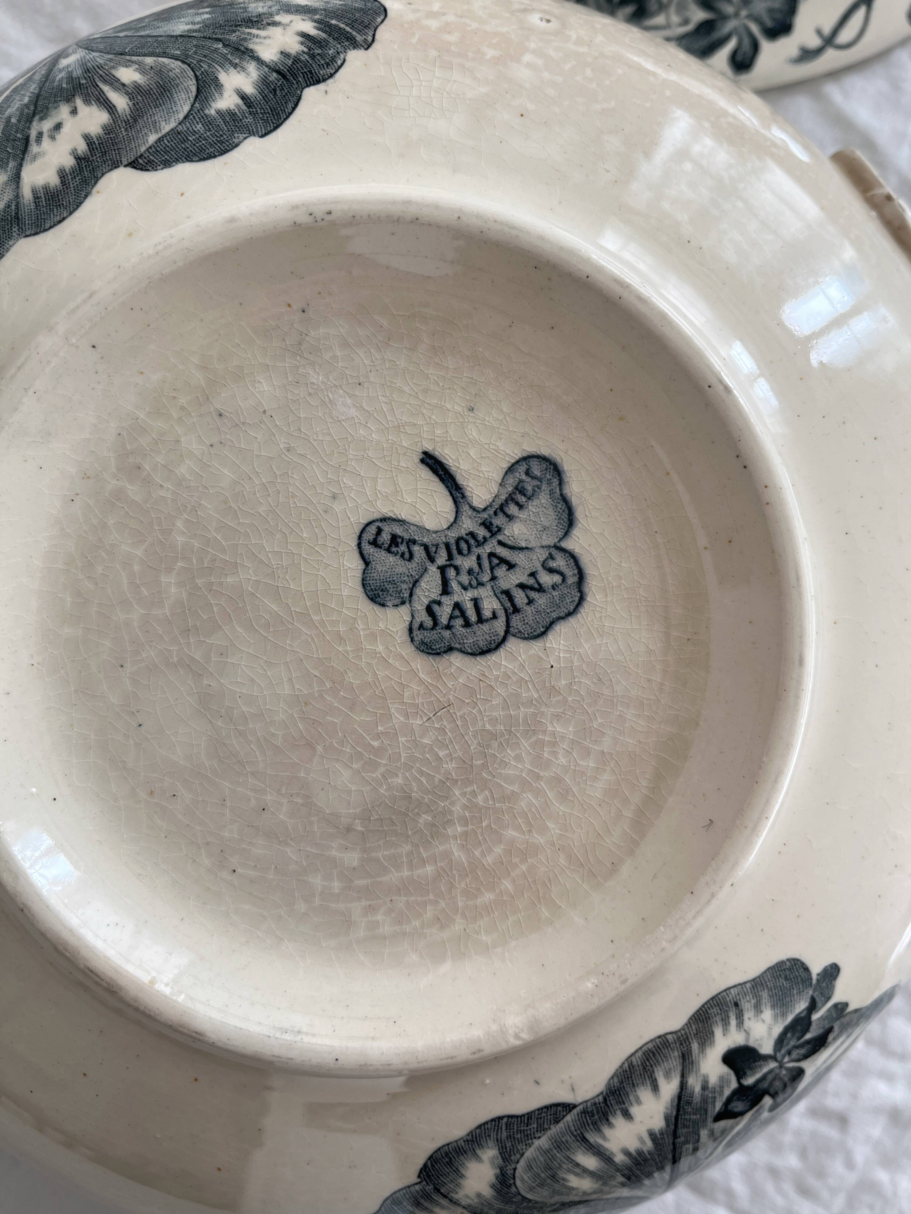 Small old vegetable soup tureen in iron earth "Les Violettes" Salins