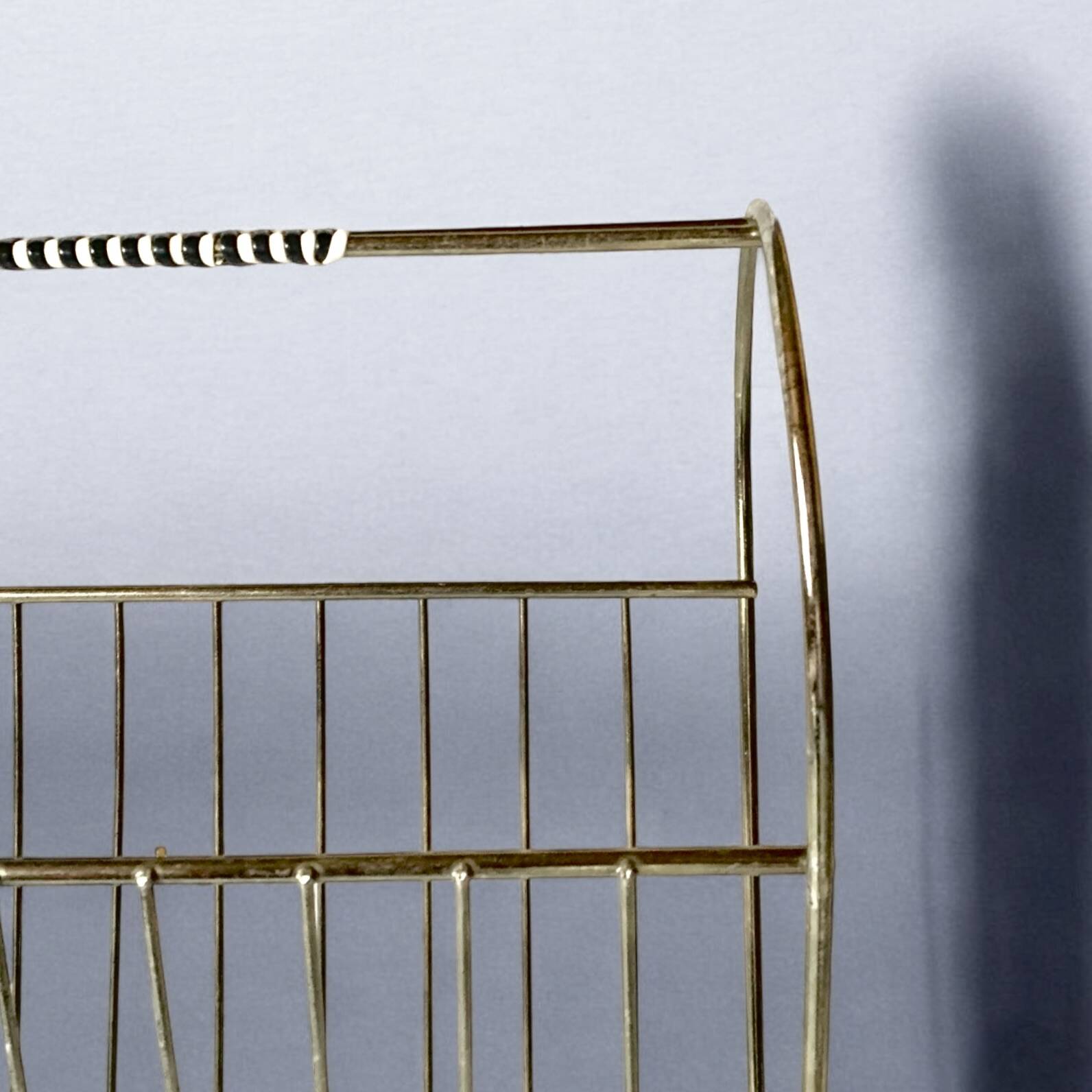 50s magazine rack in brass and scoubidou