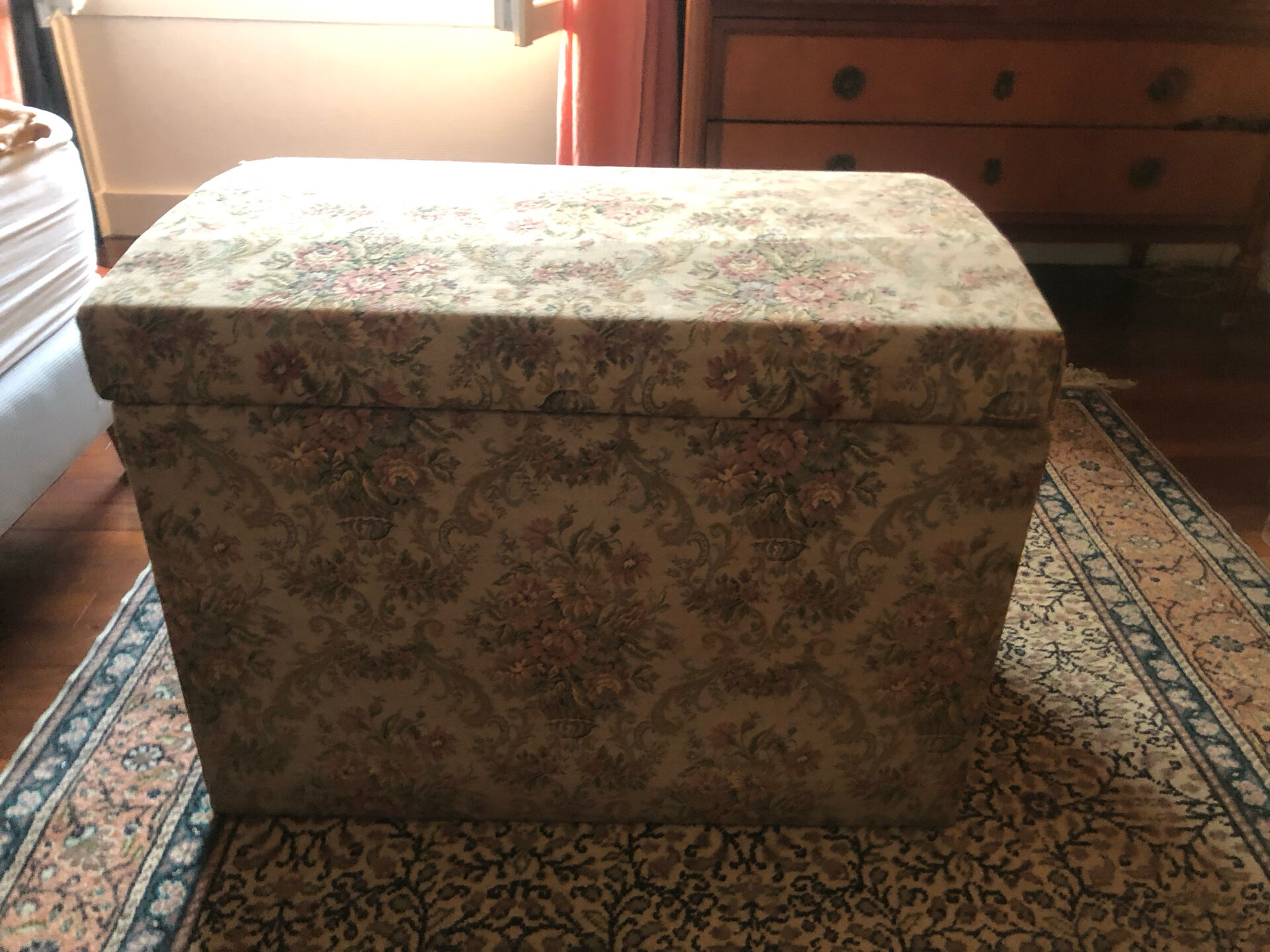 Coffre ancien en tissu