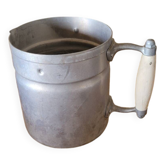 Milk pot